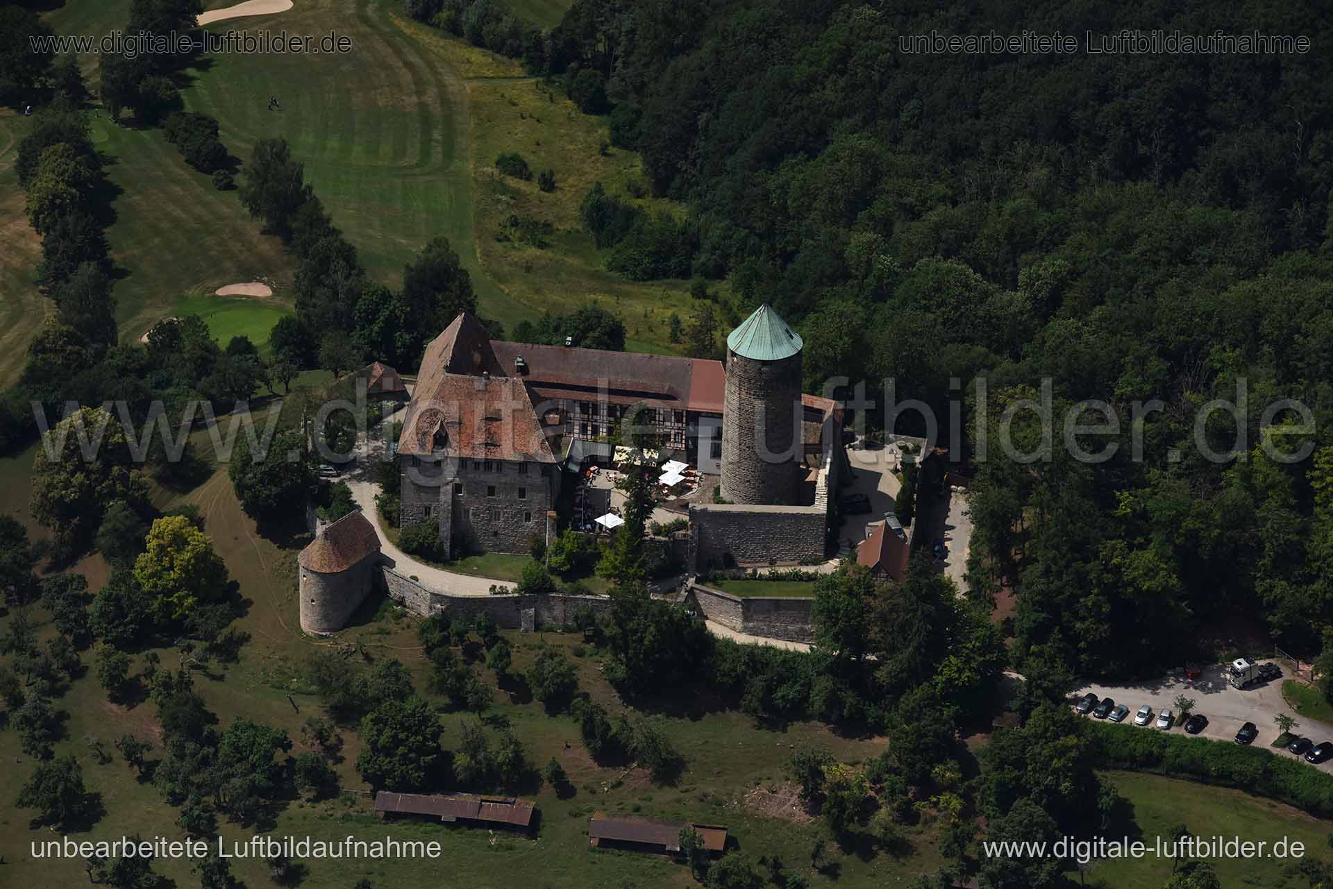 Titel: Burg Colmberg, Bildnummer: n272040, Ort / Stadt: Ansbach, (Land)Kreis: Landkreis Ansbach, Regierungsbezirk: Mittelfranken, Bundesland: Bayern, Aufnahmedatum: 30.06.2018, Schlagwörter: Luftbild, Luftbilder, Luftbildfotografie, Luftaufnahme, Luftbildaufnahme, Luftfoto, Vogelperspektive, Vogelansicht, Deutschland, Schräg- und Senkrecht-Luftaufnahmen, Orthofotografie, 91598, Colmberg, Burg Colmberg, Burgen & Schlösser, Burg, Mittelalter, historisch, Architektur, Schloss, Monat: Juni, Jahresze