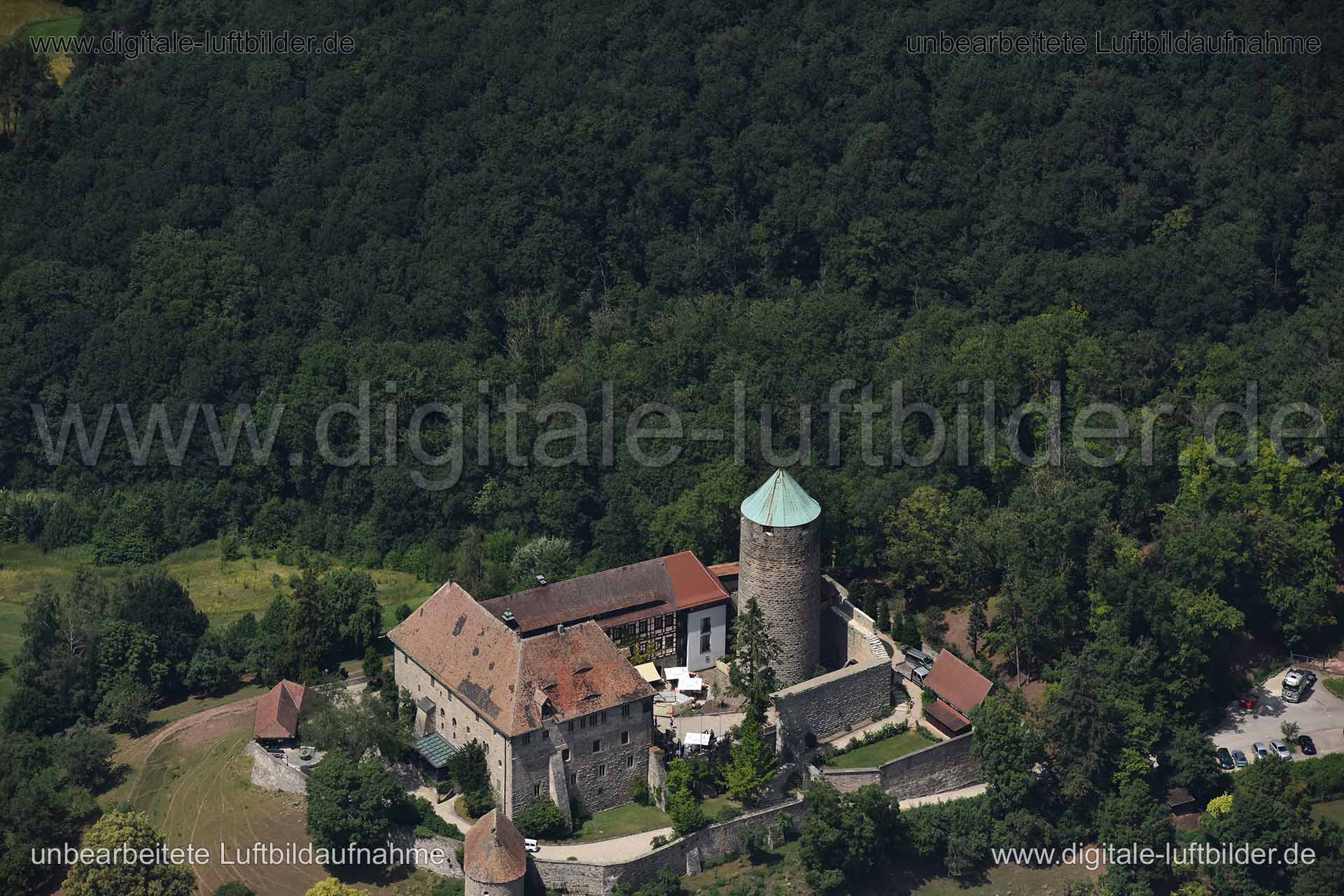 Titel: Burg Colmberg, Bildnummer: n272070, Ort / Stadt: Ansbach, (Land)Kreis: Landkreis Ansbach, Regierungsbezirk: Mittelfranken, Bundesland: Bayern, Aufnahmedatum: 30.06.2018, Schlagwörter: Luftbild, Luftbilder, Luftbildfotografie, Luftaufnahme, Luftbildaufnahme, Luftfoto, Vogelperspektive, Vogelansicht, Deutschland, Schräg- und Senkrecht-Luftaufnahmen, Orthofotografie, 91598, Colmberg, Burg Colmberg, Burgen & Schlösser, Burg, Mittelalter, historisch, Architektur, Schloss, Monat: Juni, Jahresze