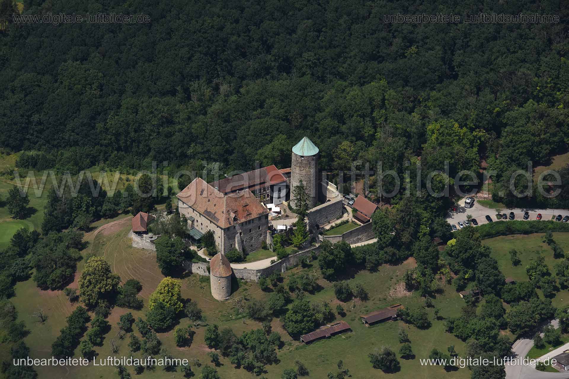 Titel: Burg Colmberg, Bildnummer: n272080, Ort / Stadt: Ansbach, (Land)Kreis: Landkreis Ansbach, Regierungsbezirk: Mittelfranken, Bundesland: Bayern, Aufnahmedatum: 30.06.2018, Schlagwörter: Luftbild, Luftbilder, Luftbildfotografie, Luftaufnahme, Luftbildaufnahme, Luftfoto, Vogelperspektive, Vogelansicht, Deutschland, Schräg- und Senkrecht-Luftaufnahmen, Orthofotografie, 91598, Colmberg, Burg Colmberg, Burgen & Schlösser, Burg, Mittelalter, historisch, Architektur, Schloss, Monat: Juni, Jahresze