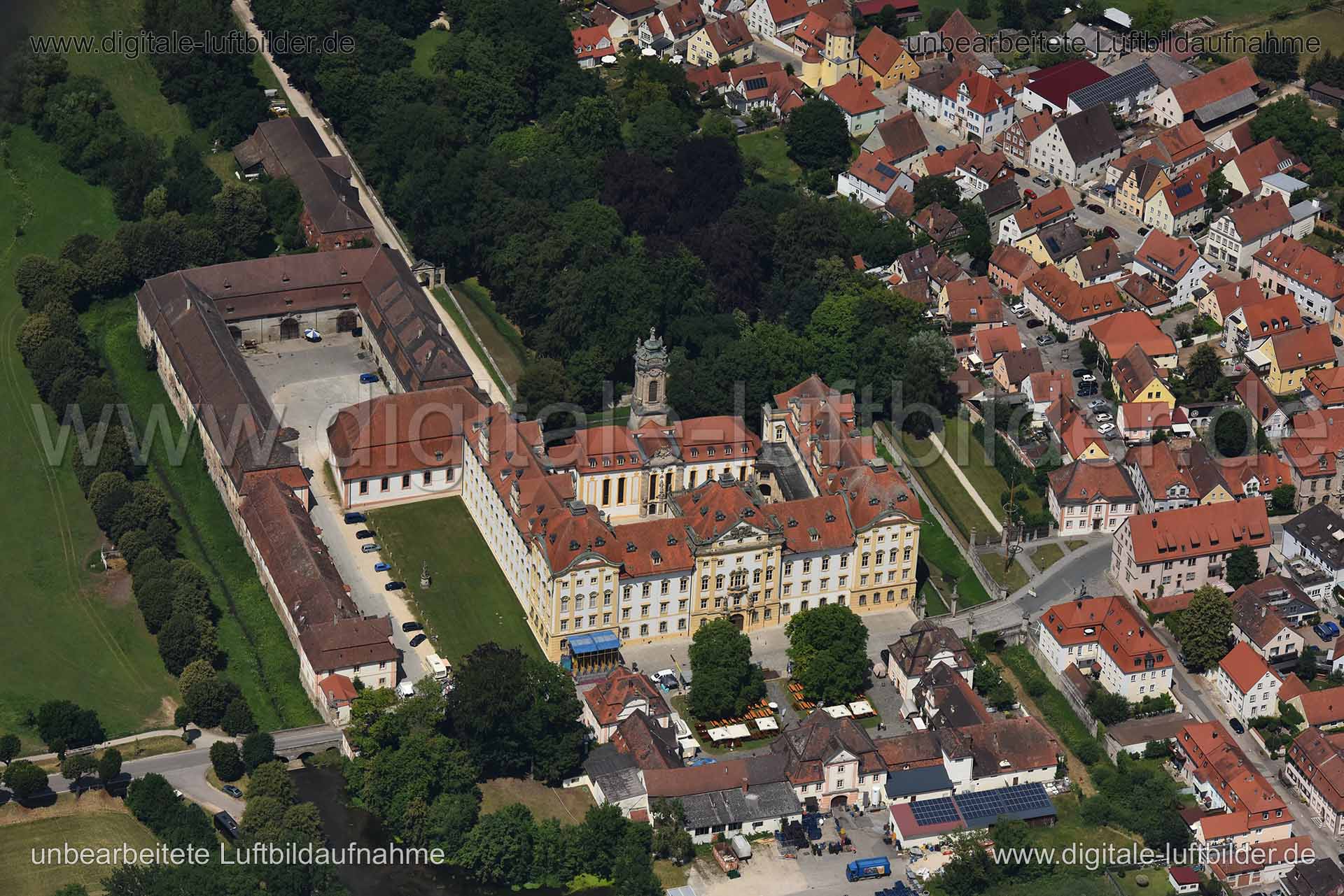 Titel: Residenz Ellingen, Bildnummer: n272630, Ort / Stadt: Ansbach, (Land)Kreis: Landkreis Ansbach, Regierungsbezirk: Mittelfranken, Bundesland: Bayern, Aufnahmedatum: 30.06.2018, Schlagwörter: Luftbild, Luftbilder, Luftbildfotografie, Luftaufnahme, Luftbildaufnahme, Luftfoto, Vogelperspektive, Vogelansicht, Deutschland, Schräg- und Senkrecht-Luftaufnahmen, Orthofotografie, 91792, Ellingen, Residenz Ellingen, Burgen & Schlösser, Burg, Mittelalter, historisch, Architektur, Schloss, Pleinfelder S