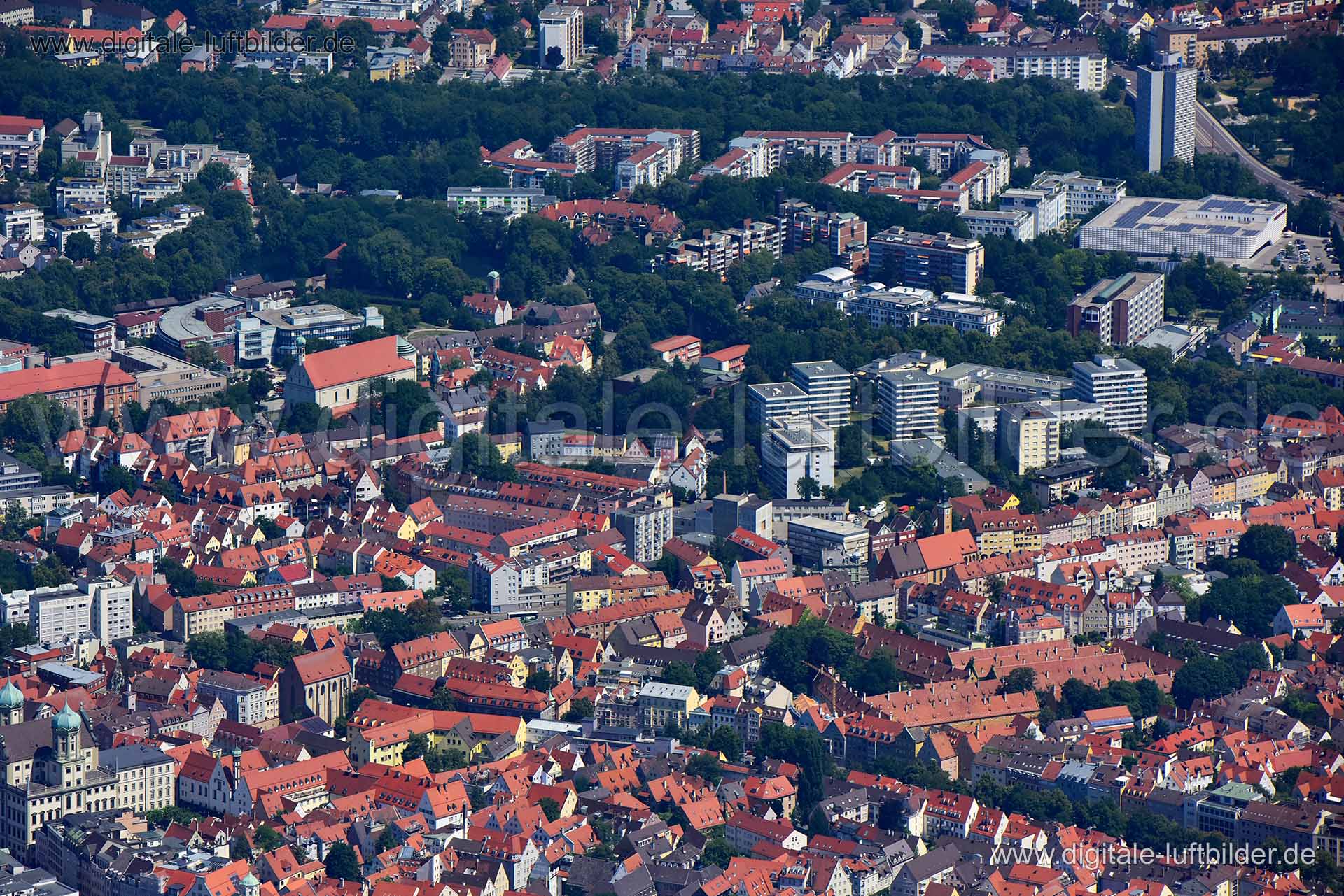 Titel: Augsburg, Bildnummer: n325080, Ort / Stadt: Augsburg, (Land)Kreis: kreisfreie Stadt Augsburg, Regierungsbezirk: Schwaben, Bundesland: Bayern, Aufnahmedatum: 24.07.2019, Schlagwörter: Luftbild, Luftbilder, Luftbildfotografie, Luftaufnahme, Luftbildaufnahme, Luftfoto, Vogelperspektive, Vogelansicht, Deutschland, Schräg- und Senkrecht-Luftaufnahmen, Orthofotografie, Augsburg, Monat: Juli, Jahreszeit: Sommer, Tageszeit: Mittag / Nachmittag, Jahr: 2019, Flug ID: 20190724, Bildstatus: farblich