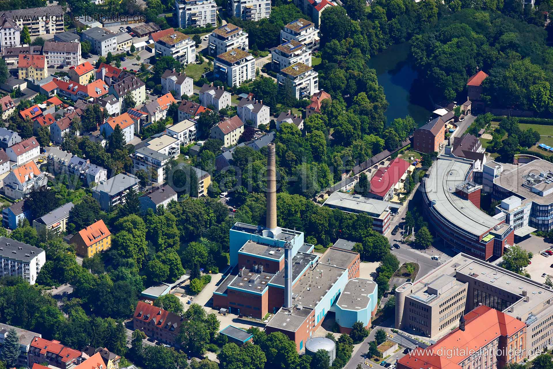 Titel: Heizkraftwerk, Bildnummer: n325410, Ort / Stadt: Augsburg, (Land)Kreis: kreisfreie Stadt Augsburg, Regierungsbezirk: Schwaben, Bundesland: Bayern, Aufnahmedatum: 24.07.2019, Schlagwörter: Luftbild, Luftbilder, Luftbildfotografie, Luftaufnahme, Luftbildaufnahme, Luftfoto, Vogelperspektive, Vogelansicht, Deutschland, Schräg- und Senkrecht-Luftaufnahmen, Orthofotografie, 86152, Unterer Graben, Lauterlech, Vinzenz-von-Paul-Platz, Henisiusstraße, Bei Sankt Max, Gänsbühl, Franziskanergasse, Hei
