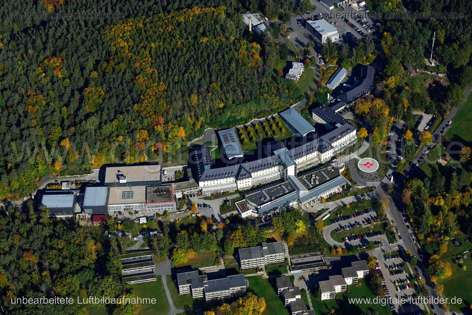 Titel: Klinik Hohe Warte, Bildnummer: n350550, Ort / Stadt: Bayreuth, (Land)Kreis: kreisfreie Stadt Bayreuth, Regierungsbezirk: Oberfranken, Bundesland: Bayern, Aufnahmedatum: 14.10.2019, Schlagwörter: Luftbild, Luftbilder, Luftbildfotografie, Luftaufnahme, Luftbildaufnahme, Luftfoto, Vogelperspektive, Vogelansicht, Deutschland, Schräg- und Senkrecht-Luftaufnahmen, Orthofotografie, Klinik Hohe Warte, Krankenhaus, Hospital, Klinikum, Monat: Oktober, Jahreszeit: Herbst, Tageszeit: Mittag / Nachmit