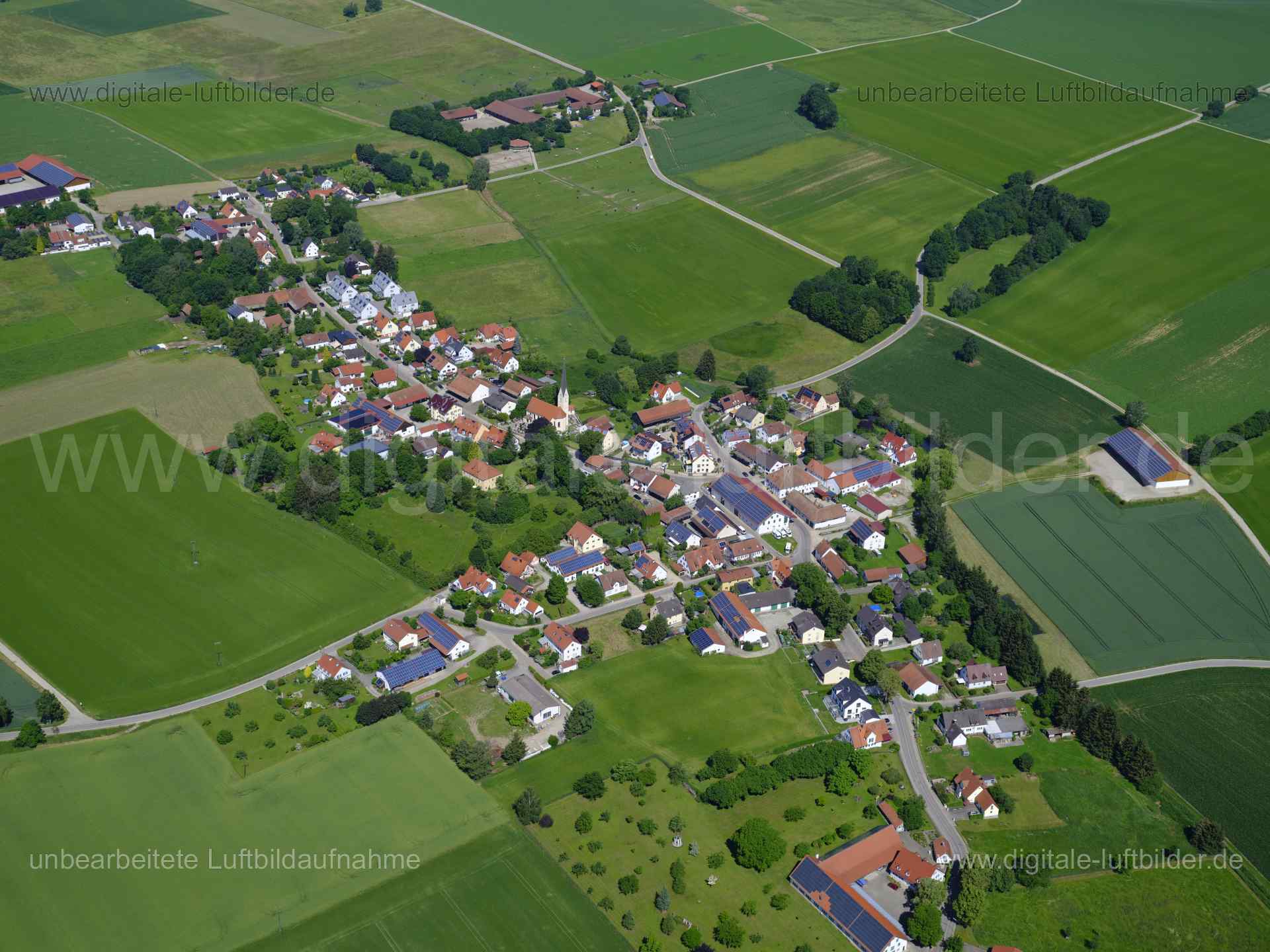 Titel: Pellheim, Bildnummer: f481330, Ort / Stadt: Dachau, (Land)Kreis: Landkreis Dachau, Regierungsbezirk: Oberbayern, Bundesland: Bayern, Aufnahmedatum: 14.06.2022, Schlagwörter: Luftbild, Luftbilder, Luftbildfotografie, Luftaufnahme, Luftbildaufnahme, Luftfoto, Luftbildarchiv, Luftbildsuche, Vogelperspektive, Vogelansicht, Deutschland, , Pellheim, Dorf, Monat: Juni, Jahreszeit: Sommer, Tageszeit: Vormittag / Mittag, Jahr: 2022, Flug ID: 20220614, Bildstatus: unbearbeitetes Rohbild, Bildabmess