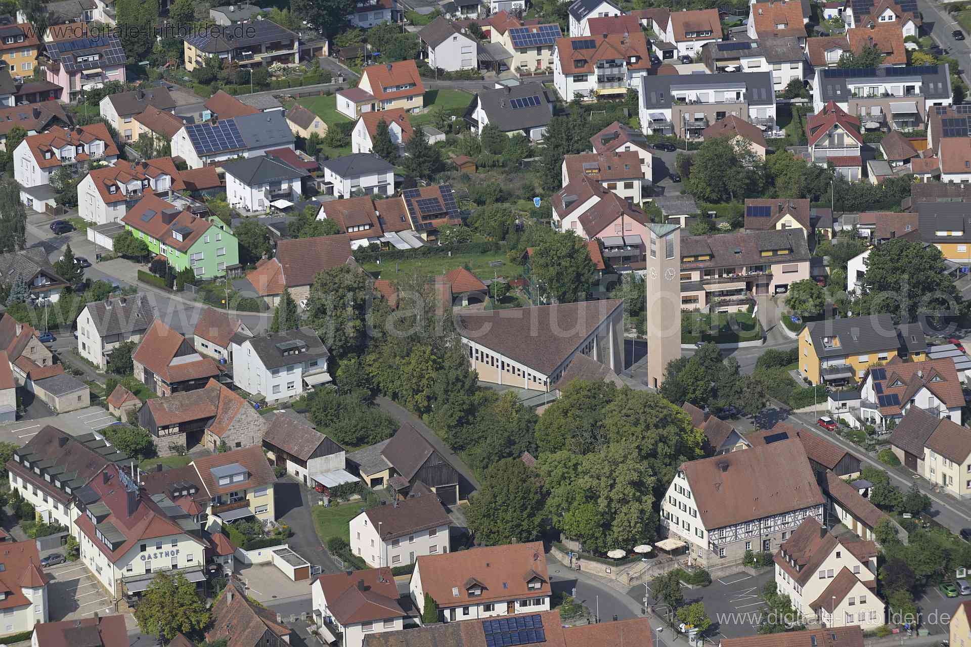 Titel: Dechsendorf, Bildnummer: n525910, Ort / Stadt: Erlangen, (Land)Kreis: Landkreis Erlangen-Höchstadt, Regierungsbezirk: Mittelfranken, Bundesland: Bayern, Aufnahmedatum: 20.08.2023, Schlagwörter: Deutschland, , Dechsendorf, Kirche, Monat: August, Jahreszeit: Sommer, Tageszeit: Vormittag / Mittag, Jahr: 2023, Flug ID: 20230820, Bildstatus: unbearbeitetes Rohbild, Bildabmessung: 8256 x 5504 Pixel, Fotograf & Copyright: Oliver Acker
