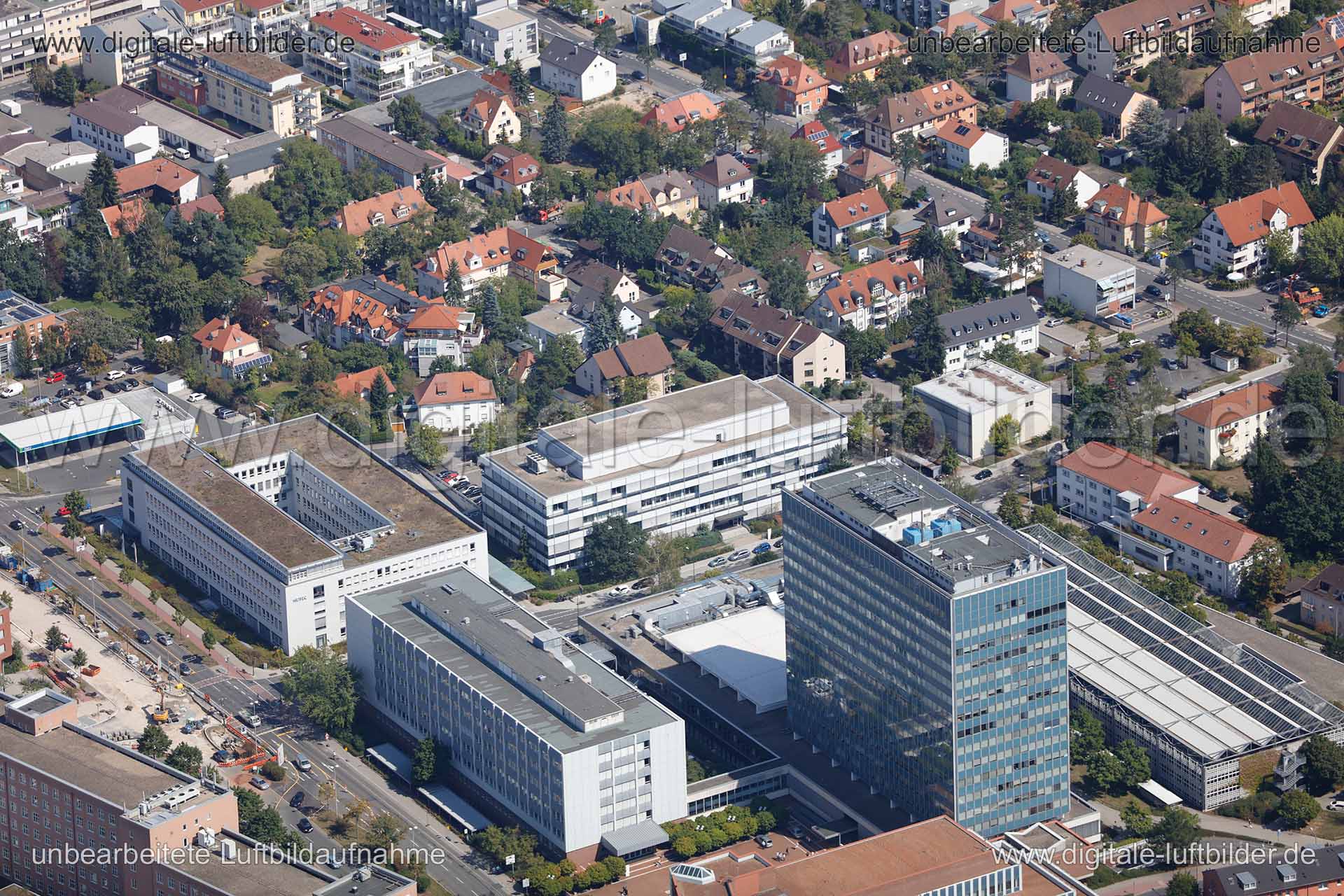 Titel: Erlangen, Bildnummer: c150800, Ort / Stadt: Erlangen, (Land)Kreis: kreisfreie Stadt Erlangen, Regierungsbezirk: Mittelfranken, Bundesland: Bayern, Aufnahmedatum: 26.08.2015, Schlagwörter: Luftbild, Luftbilder, Luftbildfotografie, Luftaufnahme, Luftbildaufnahme, Luftfoto, Vogelperspektive, Vogelansicht, Deutschland, Schräg- und Senkrecht-Luftaufnahmen, Orthofotografie, Werner-von-Siemens-Straße, Hochhaus, Zenkerstraße, Gewerbeflächen & Gewerbeimmobilien, Erlangen, Monat: August, Jahreszeit