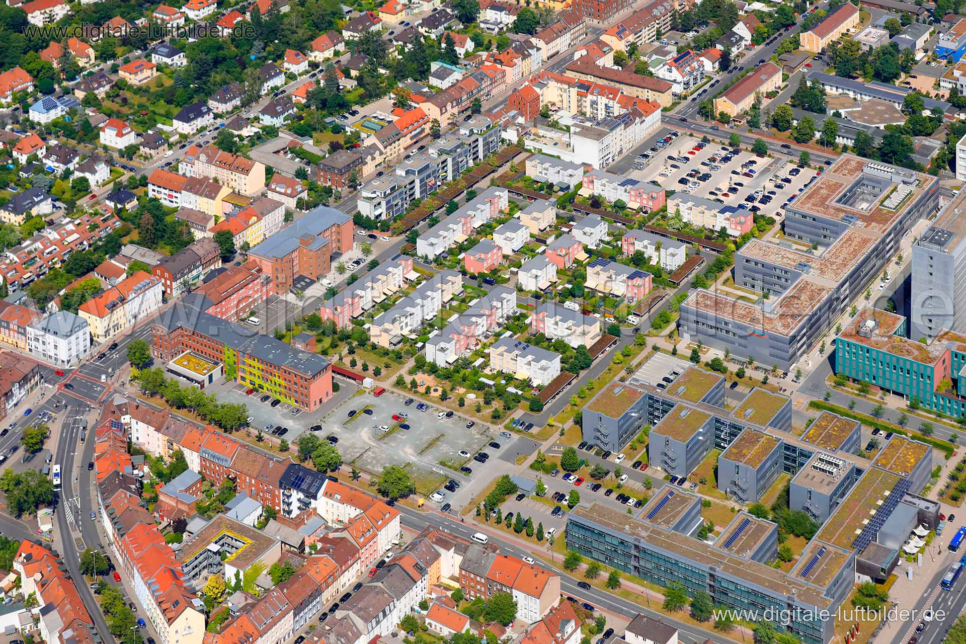 Titel: Erlangen, Bildnummer: c314760, Ort / Stadt: Erlangen, (Land)Kreis: kreisfreie Stadt Erlangen, Regierungsbezirk: Mittelfranken, Bundesland: Bayern, Aufnahmedatum: 26.06.2019, Schlagwörter: Luftbild, Luftbilder, Luftbildfotografie, Luftaufnahme, Luftbildaufnahme, Luftfoto, Vogelperspektive, Vogelansicht, Deutschland, Schräg- und Senkrecht-Luftaufnahmen, Orthofotografie, 91052, 91054, Marquardsenstraße, Feldstraße, Loewenichstraße, Schellingstraße, Gebbertstraße, Drausnickstraße, Universität