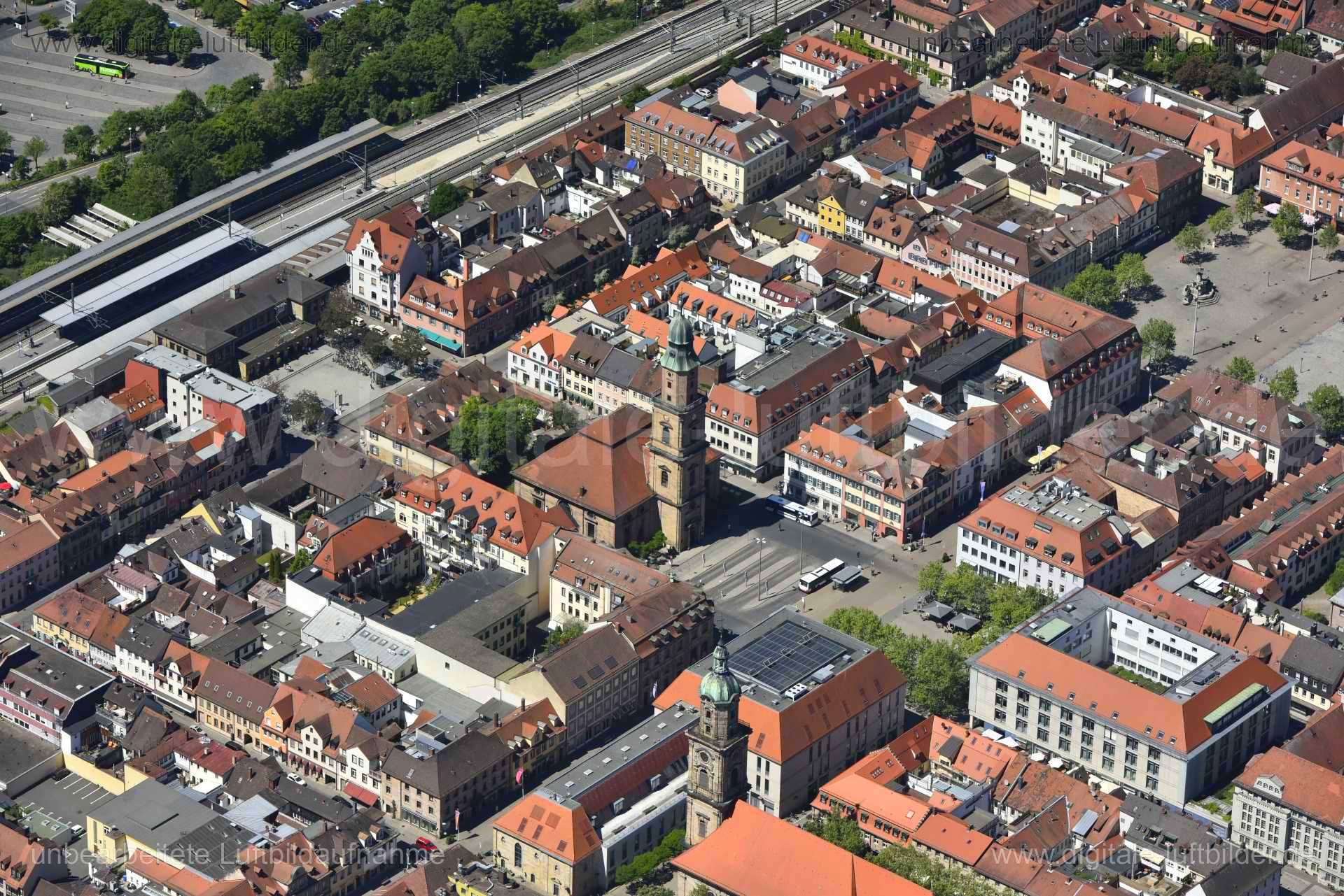 Titel: Erlangen, Bildnummer: n260210, Ort / Stadt: Erlangen, (Land)Kreis: kreisfreie Stadt Erlangen, Regierungsbezirk: Mittelfranken, Bundesland: Bayern, Aufnahmedatum: 06.05.2018, Schlagwörter: Luftbild, Luftbilder, Luftbildfotografie, Luftaufnahme, Luftbildaufnahme, Luftfoto, Vogelperspektive, Vogelansicht, Deutschland, Schräg- und Senkrecht-Luftaufnahmen, Orthofotografie, 91054, Erlangen, 91052, Hauptstraße, Helmstraße, Goethestraße, Schloßgarten, Richard-Wagner-Straße, Westliche Stadtmauerst