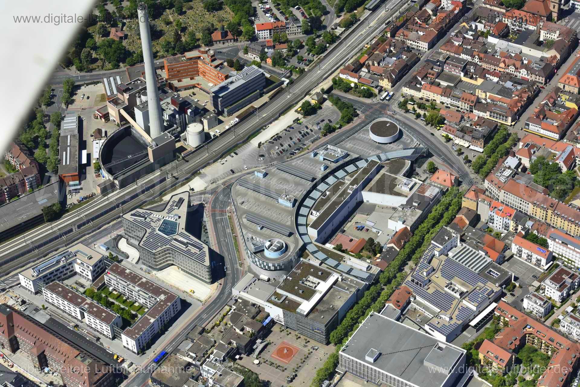 Titel: Erlangen, Bildnummer: n260230, Ort / Stadt: Erlangen, (Land)Kreis: kreisfreie Stadt Erlangen, Regierungsbezirk: Mittelfranken, Bundesland: Bayern, Aufnahmedatum: 06.05.2018, Schlagwörter: Luftbild, Luftbilder, Luftbildfotografie, Luftaufnahme, Luftbildaufnahme, Luftfoto, Vogelperspektive, Vogelansicht, Deutschland, Schräg- und Senkrecht-Luftaufnahmen, Orthofotografie, Arcaden, Architektur, Einkaufszentrum, Erlangen, Monat: Mai, Jahreszeit: Sommer, Tageszeit: Mittag / Nachmittag, Jahr: 201