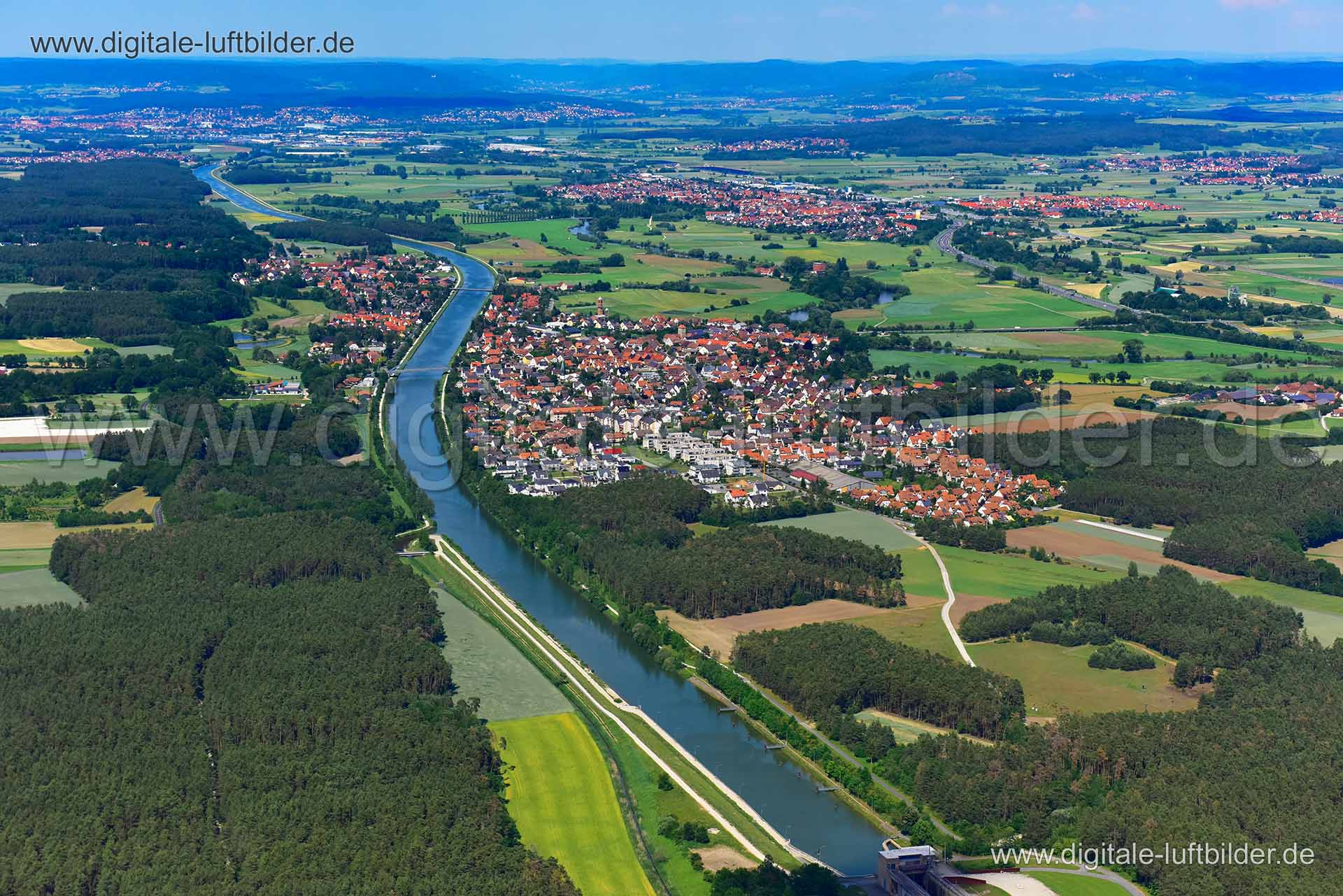 Titel: Erlangen, Bildnummer: n304510, Ort / Stadt: Erlangen, (Land)Kreis: kreisfreie Stadt Erlangen, Regierungsbezirk: Mittelfranken, Bundesland: Bayern, Aufnahmedatum: 03.06.2019, Schlagwörter: Luftbild, Luftbilder, Luftbildfotografie, Luftaufnahme, Luftbildaufnahme, Luftfoto, Vogelperspektive, Vogelansicht, Deutschland, Schräg- und Senkrecht-Luftaufnahmen, Orthofotografie, Möhrendorf, Panorama, Himmel.Horizont, Erlangen, Monat: Juni, Jahreszeit: Sommer, Tageszeit: Mittag / Nachmittag, Jahr: 20