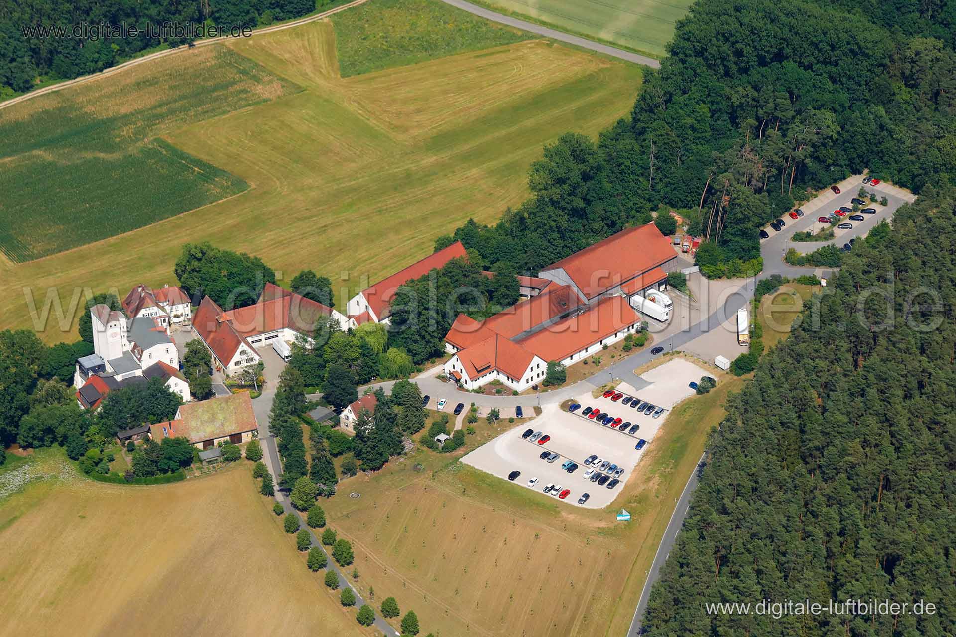 Titel: Minderleinsmühle bei Dormitz, Bildnummer: c314610, Ort / Stadt: Erlangen, (Land)Kreis: Landkreis Erlangen-Höchstadt, Regierungsbezirk: Mittelfranken, Bundesland: Bayern, Aufnahmedatum: 26.06.2019, Schlagwörter: Luftbild, Luftbilder, Luftbildfotografie, Luftaufnahme, Luftbildaufnahme, Luftfoto, Vogelperspektive, Vogelansicht, Deutschland, Schräg- und Senkrecht-Luftaufnahmen, Orthofotografie, Minderleinsmühle, Dormitz, Mühle, Minderleinsmühle bei Dormitz, Monat: Juni, Jahreszeit: Sommer, Ta