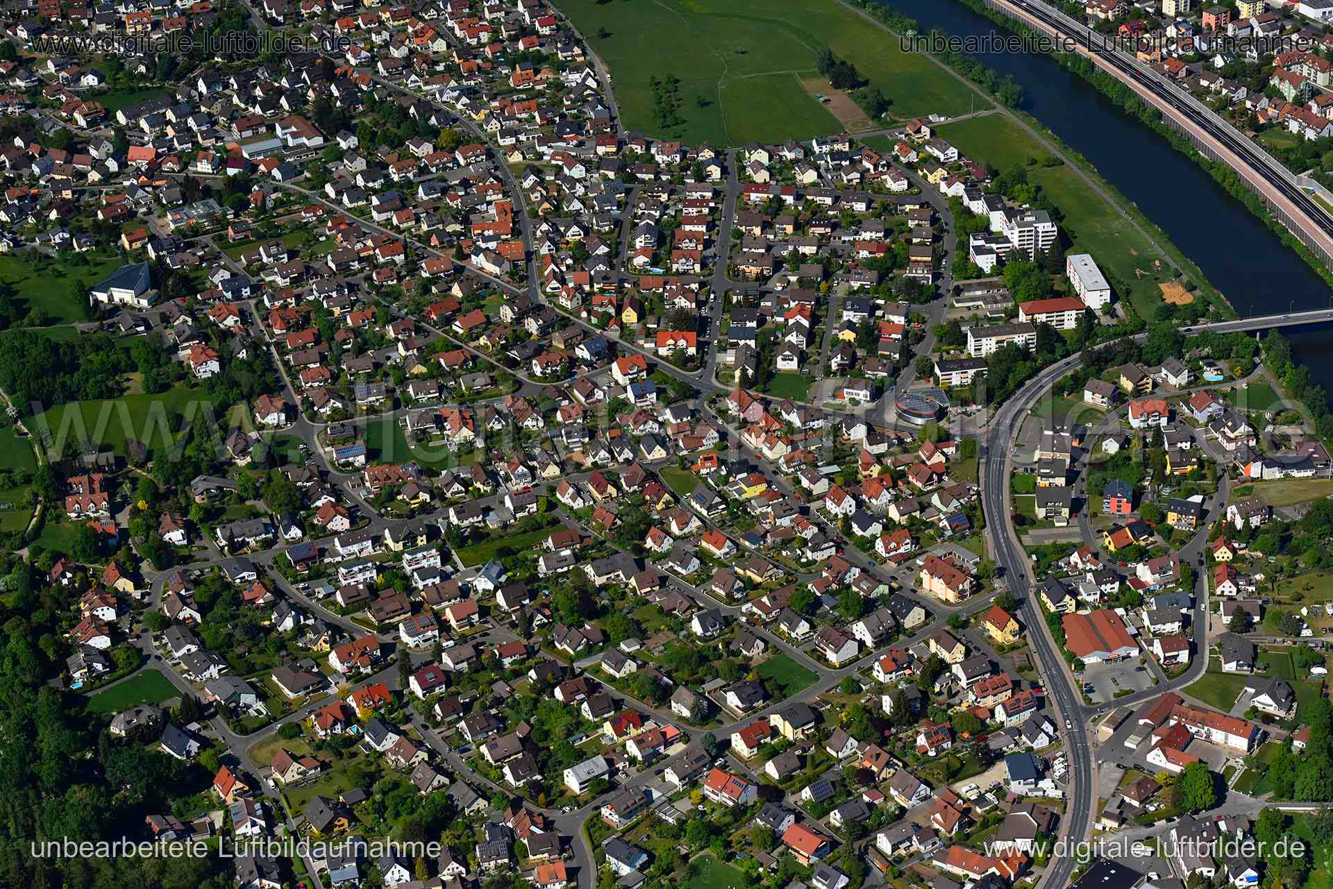 Titel: Buckenhofen, Bildnummer: n268420, Ort / Stadt: Forchheim, (Land)Kreis: kreisfreie Stadt Forchheim, Regierungsbezirk: Oberfranken, Bundesland: Bayern, Aufnahmedatum: 06.05.2018, Schlagwörter: Luftbild, Luftbilder, Luftbildfotografie, Luftaufnahme, Luftbildaufnahme, Luftfoto, Vogelperspektive, Vogelansicht, Deutschland, Schräg- und Senkrecht-Luftaufnahmen, Orthofotografie, 91301, St.-Josef-Straße, Austraße, Föhrenweg, Frankenau, Buchenweg, Ahornweg, Birkensteig, Rotkreuzstraße, Hirtenweg, R