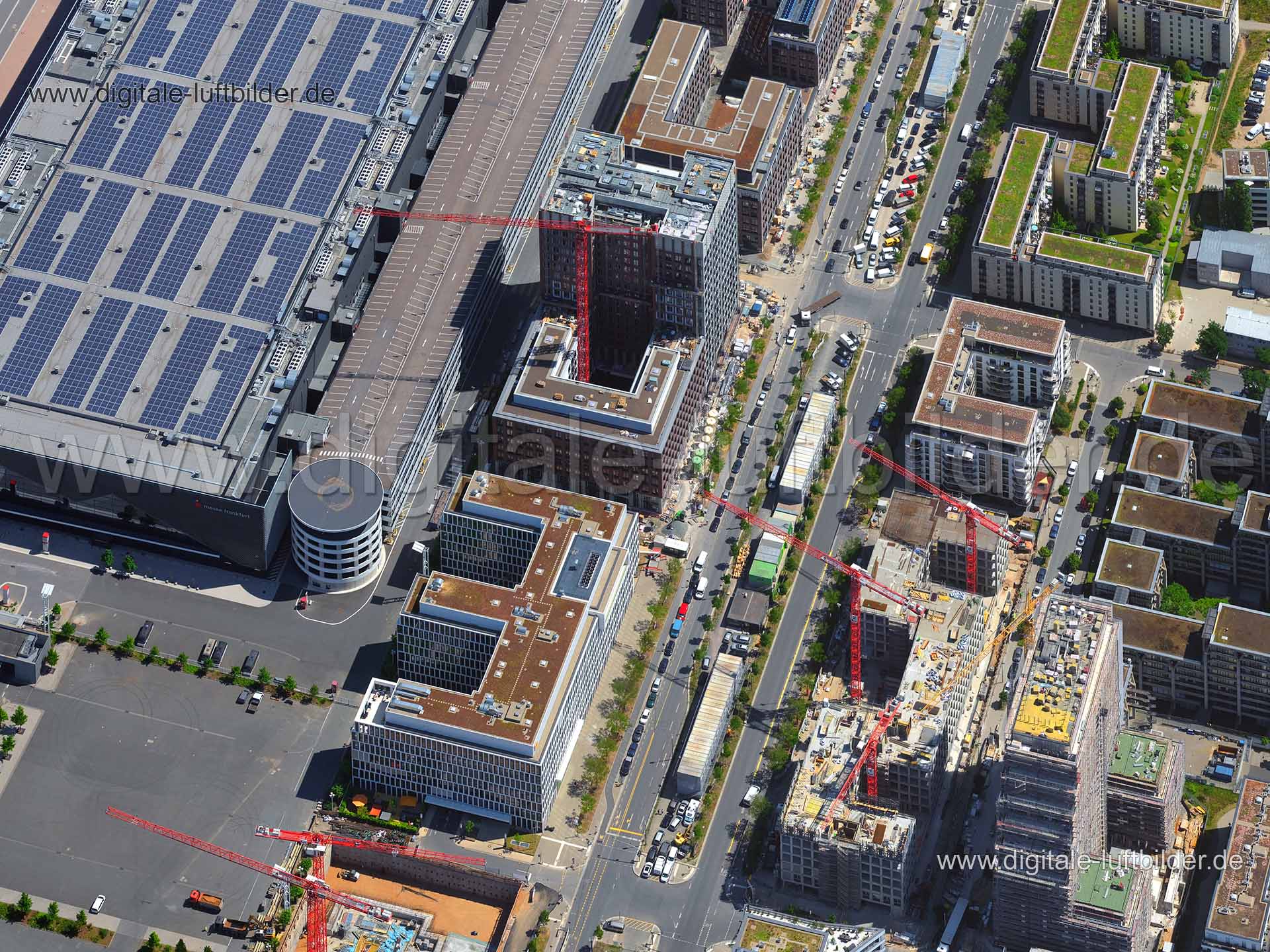 Titel: Frankfurt Messe, Bildnummer: f373410, Ort / Stadt: Frankfurt am Main, (Land)Kreis: kreisfreie Stadt Frankfurt, Regierungsbezirk: Darmstadt, Bundesland: Hessen, Aufnahmedatum: 24.06.2020, Schlagwörter: Luftbild, Luftbilder, Luftbildfotografie, Luftaufnahme, Luftbildaufnahme, Luftfoto, Vogelperspektive, Vogelansicht, Deutschland, Schräg- und Senkrecht-Luftaufnahmen, Orthofotografie, Messe, Gewerbeflächen & Gewerbeimmobilien, Frankfurt Messe, Monat: Juni, Jahreszeit: Sommer, Tageszeit: Mitta
