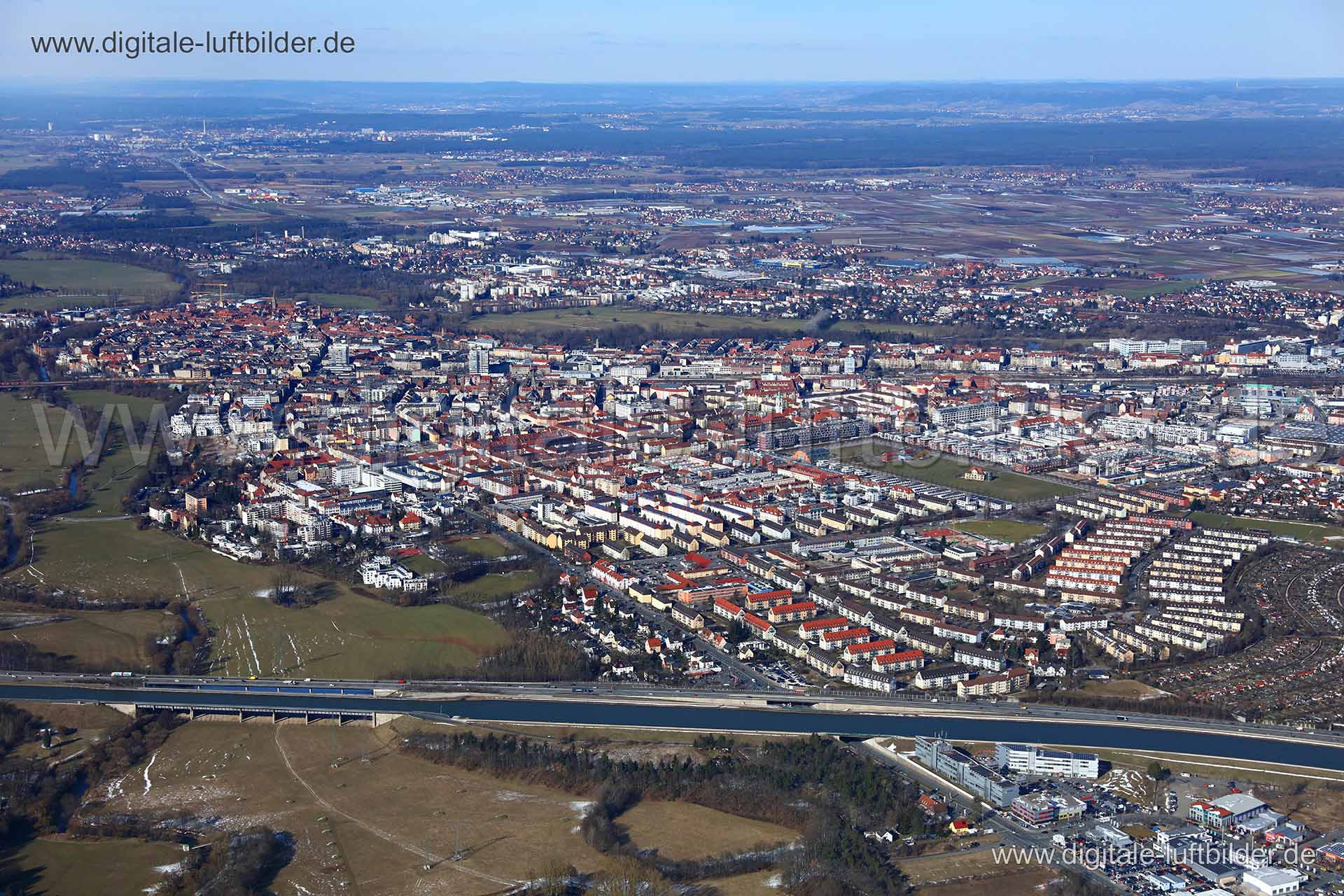 Titel: Fürth, Bildnummer: c254270, Ort / Stadt: Fürth, (Land)Kreis: kreisfreie Stadt Fürth, Regierungsbezirk: Mittelfranken, Bundesland: Bayern, Aufnahmedatum: 21.03.2018, Schlagwörter: Luftbild, Luftbilder, Luftbildfotografie, Luftaufnahme, Luftbildaufnahme, Luftfoto, Vogelperspektive, Vogelansicht, Deutschland, Schräg- und Senkrecht-Luftaufnahmen, Orthofotografie, Südstadt, Main-Donau-Kanal, Horizont, Himmel, Panorama, Schwabacher Straße, Rednitz, Gewässer, Fürth, Monat: März, Jahreszeit: Früh