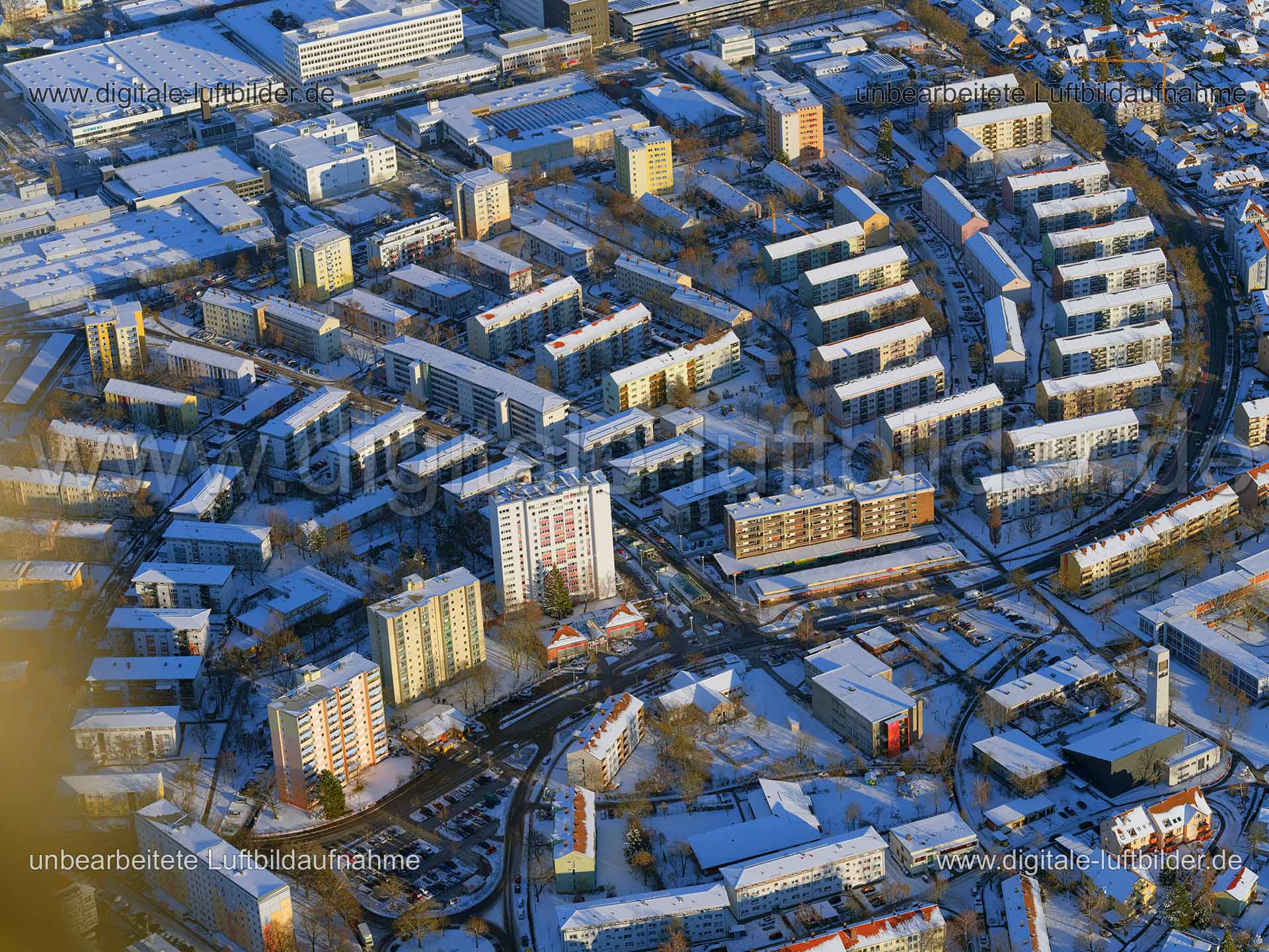 Titel: Fürth, Bildnummer: f392800, Ort / Stadt: Fürth, (Land)Kreis: kreisfreie Stadt Fürth, Regierungsbezirk: Mittelfranken, Bundesland: Bayern, Aufnahmedatum: 13.02.2021, Schlagwörter: Luftbild, Luftbilder, Luftbildfotografie, Luftaufnahme, Luftbildaufnahme, Luftfoto, Vogelperspektive, Vogelansicht, Schräg- und Senkrecht-Luftaufnahmen, Orthofotografie, Deutschland, Schnee, Eis, 90766, Fürth, Komotauer Straße, Soldnerstraße, Kopernikusstraße, Reichenberger Straße, Max-Planck-Straße, Hardhöhe, Mo