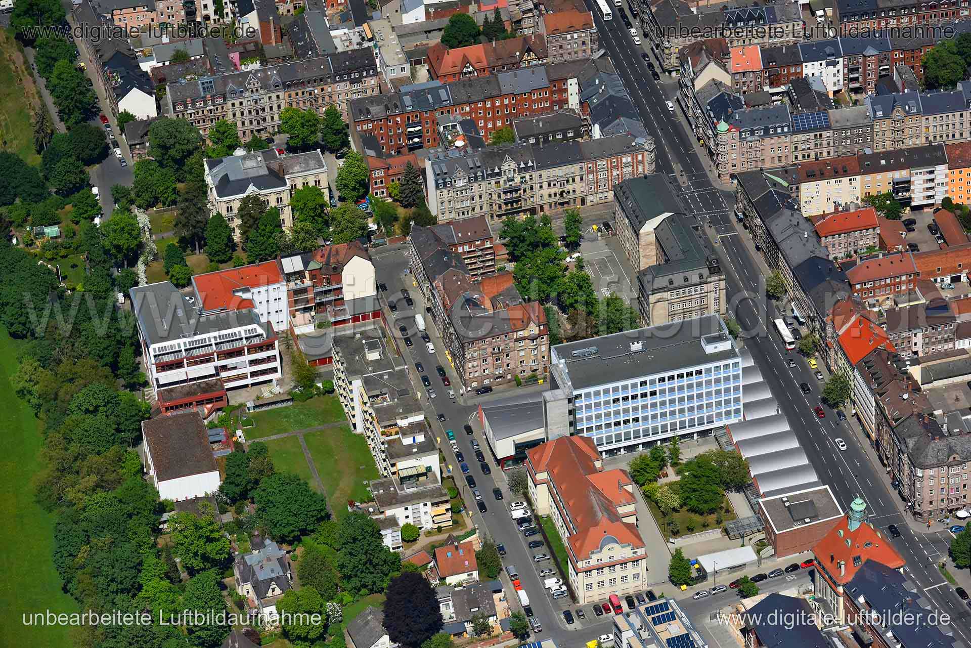 Titel: Fürth, Bildnummer: n264280, Ort / Stadt: Fürth, (Land)Kreis: kreisfreie Stadt Fürth, Regierungsbezirk: Mittelfranken, Bundesland: Bayern, Aufnahmedatum: 06.05.2018, Schlagwörter: Luftbild, Luftbilder, Luftbildfotografie, Luftaufnahme, Luftbildaufnahme, Luftfoto, Vogelperspektive, Vogelansicht, Deutschland, Schräg- und Senkrecht-Luftaufnahmen, Orthofotografie, 90763, Schwabacher Straße, Turnstraße, Dambacher Straße, Fichtenstraße, Amalienstraße, Johannisstraße, Staatliche Berufsschule 1, F