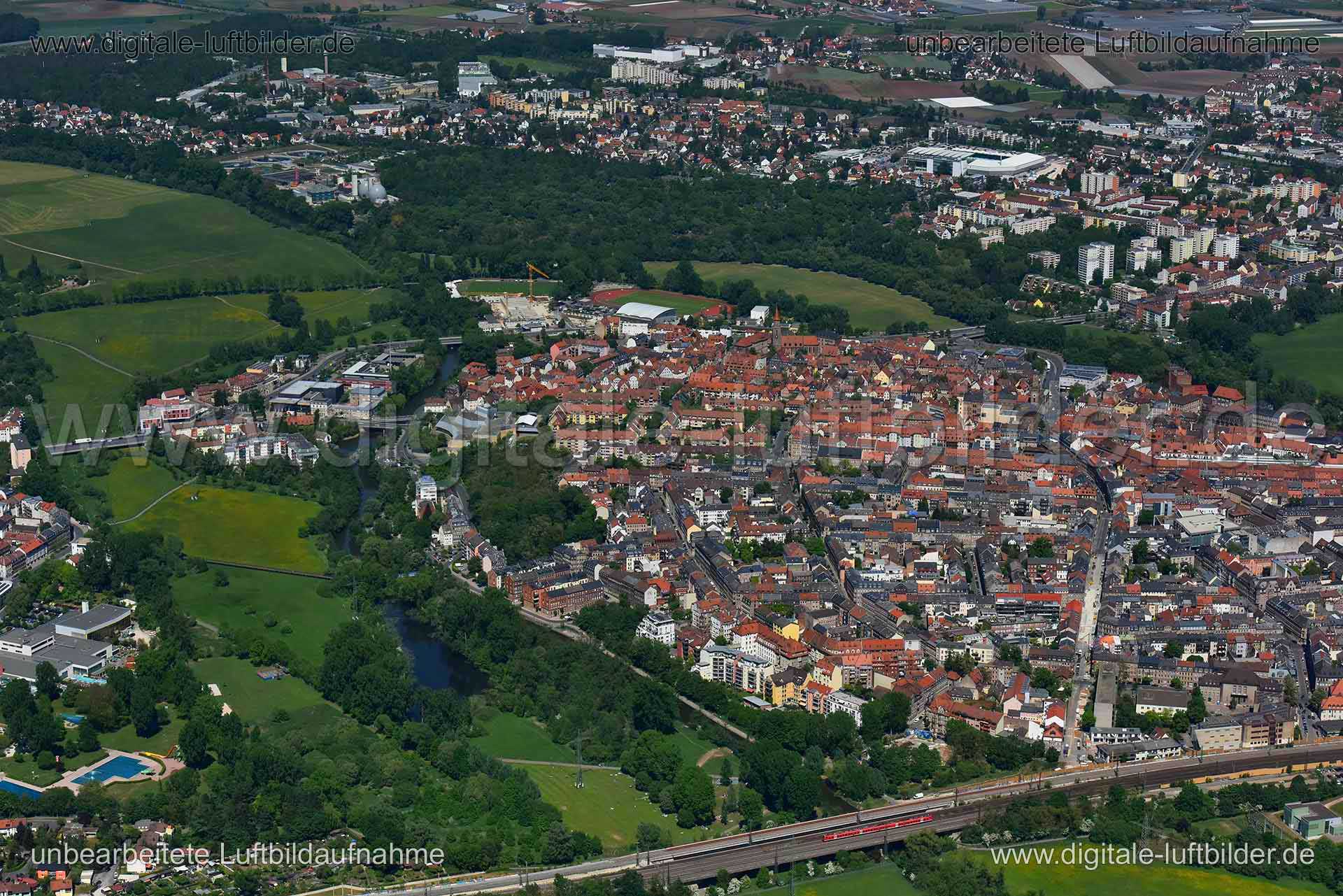 Titel: Fürth, Bildnummer: n264840, Ort / Stadt: Fürth, (Land)Kreis: kreisfreie Stadt Fürth, Regierungsbezirk: Mittelfranken, Bundesland: Bayern, Aufnahmedatum: 06.05.2018, Schlagwörter: Luftbild, Luftbilder, Luftbildfotografie, Luftaufnahme, Luftbildaufnahme, Luftfoto, Vogelperspektive, Vogelansicht, Deutschland, Schräg- und Senkrecht-Luftaufnahmen, Orthofotografie, Innenstadt, Fürth, Monat: Mai, Jahreszeit: Sommer, Tageszeit: Mittag / Nachmittag, Jahr: 2018, Flug ID: 20180506, Bildstatus: unbea