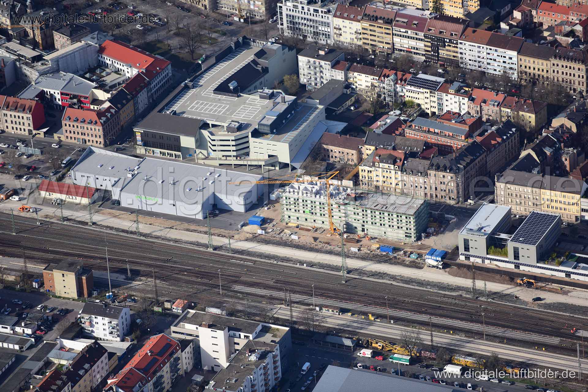 Titel: Gebhardtstraße, Bildnummer: n248750, Ort / Stadt: Fürth, (Land)Kreis: kreisfreie Stadt Fürth, Regierungsbezirk: Mittelfranken, Bundesland: Bayern, Aufnahmedatum: 25.03.2017, Schlagwörter: Luftbild, Luftbilder, Luftbildfotografie, Luftaufnahme, Luftbildaufnahme, Luftfoto, Vogelperspektive, Vogelansicht, Deutschland, Schräg- und Senkrecht-Luftaufnahmen, Orthofotografie, Gebhardtstraße, Metroplex Kino, Neubau, Baustelle, Großbaustelle, Königswarterstraße, Luisenstraße, Karolinenstraße, Karls