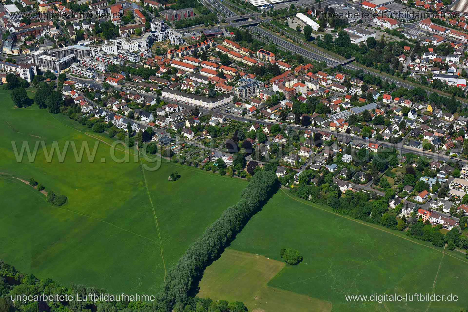 Titel: Kutzerstraße, Bildnummer: n264500, Ort / Stadt: Fürth, (Land)Kreis: kreisfreie Stadt Fürth, Regierungsbezirk: Mittelfranken, Bundesland: Bayern, Aufnahmedatum: 06.05.2018, Schlagwörter: Luftbild, Luftbilder, Luftbildfotografie, Luftaufnahme, Luftbildaufnahme, Luftfoto, Vogelperspektive, Vogelansicht, Deutschland, Schräg- und Senkrecht-Luftaufnahmen, Orthofotografie, 90765, Kutzerstraße, Espanstraße, Wiesenstraße, Kriegerheimstraße, Schilfweg, Espan, Wiesengrund, Pappelsteig, Monat: Mai, J