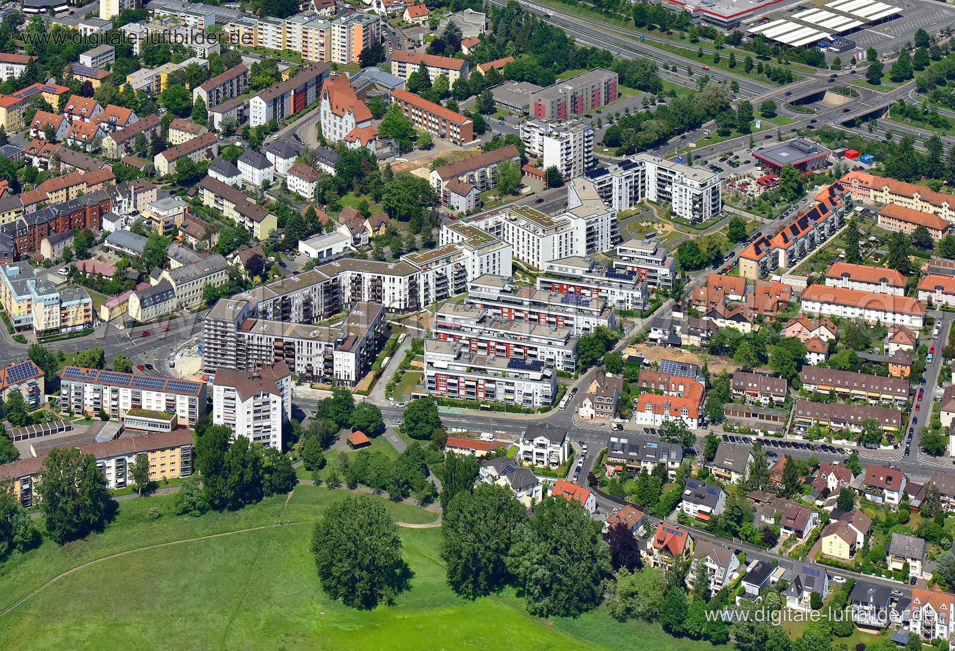 Titel: Poppenreuther Straße, Bildnummer: n295730, Ort / Stadt: Fürth, (Land)Kreis: kreisfreie Stadt Fürth, Regierungsbezirk: Mittelfranken, Bundesland: Bayern, Aufnahmedatum: 02.06.2019, Schlagwörter: Luftbild, Luftbilder, Luftbildfotografie, Luftaufnahme, Luftbildaufnahme, Luftfoto, Vogelperspektive, Vogelansicht, Deutschland, Schräg- und Senkrecht-Luftaufnahmen, Orthofotografie, Poppenreuther Straße, Am Kavierlein, Georgenstraße, Kriegerheimstraße, Widderstraße, Neubau, Wohngebiet, Pestalozzis