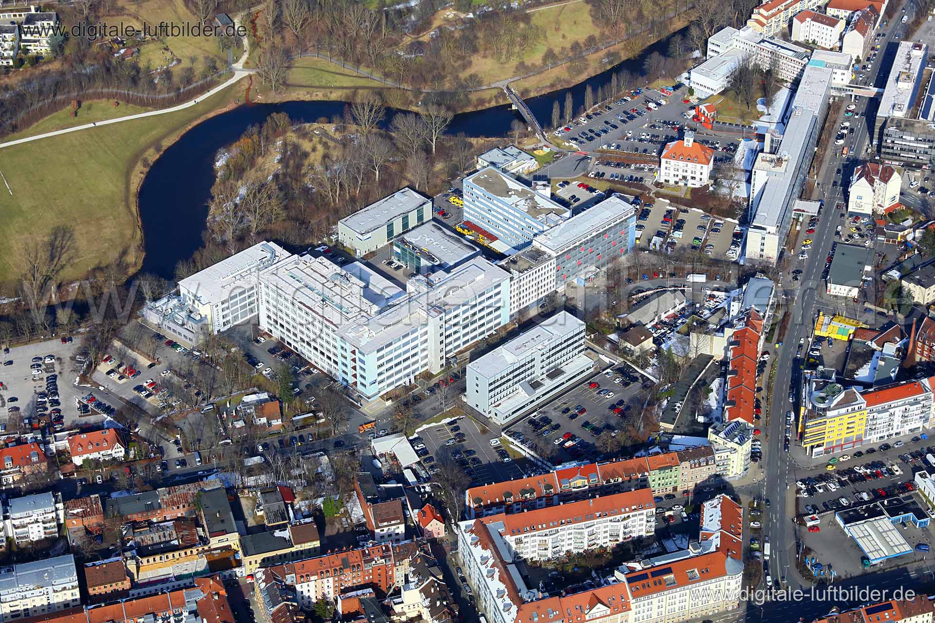 Titel: Rundfunkmuseum, Bildnummer: c253790, Ort / Stadt: Fürth, (Land)Kreis: kreisfreie Stadt Fürth, Regierungsbezirk: Mittelfranken, Bundesland: Bayern, Aufnahmedatum: 21.03.2018, Schlagwörter: Luftbild, Luftbilder, Luftbildfotografie, Luftaufnahme, Luftbildaufnahme, Luftfoto, Vogelperspektive, Vogelansicht, Deutschland, Schräg- und Senkrecht-Luftaufnahmen, Orthofotografie, Rundfunkmuseum der Stadt Fürth, Kurgartenstraße, Pegnitz, Dr.-Mack-Straße, Schwabenstraße, Lange Straße, Geiserstraße, Lob