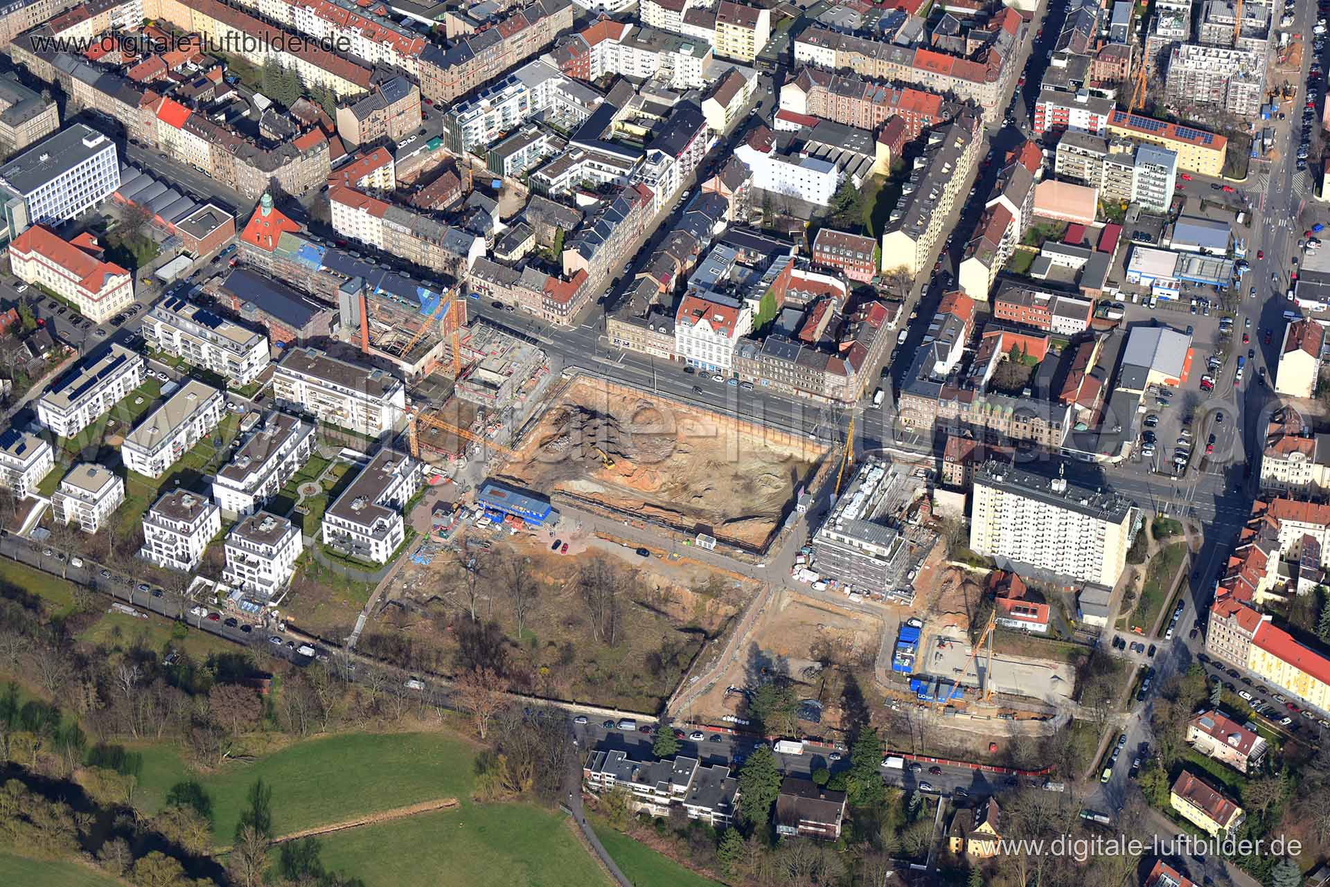Titel: Schwabacher Straße, Bildnummer: n248570, Ort / Stadt: Fürth, (Land)Kreis: kreisfreie Stadt Fürth, Regierungsbezirk: Mittelfranken, Bundesland: Bayern, Aufnahmedatum: 25.03.2017, Schlagwörter: Luftbild, Luftbilder, Luftbildfotografie, Luftaufnahme, Luftbildaufnahme, Luftfoto, Vogelperspektive, Vogelansicht, Deutschland, Schräg- und Senkrecht-Luftaufnahmen, Orthofotografie, Grünerstraße, Schwabacher Straße, Dambacher Straße, Fichtenstraße, Holzstraße, Salzstraße, Herrnstraße, Neumannstraße,