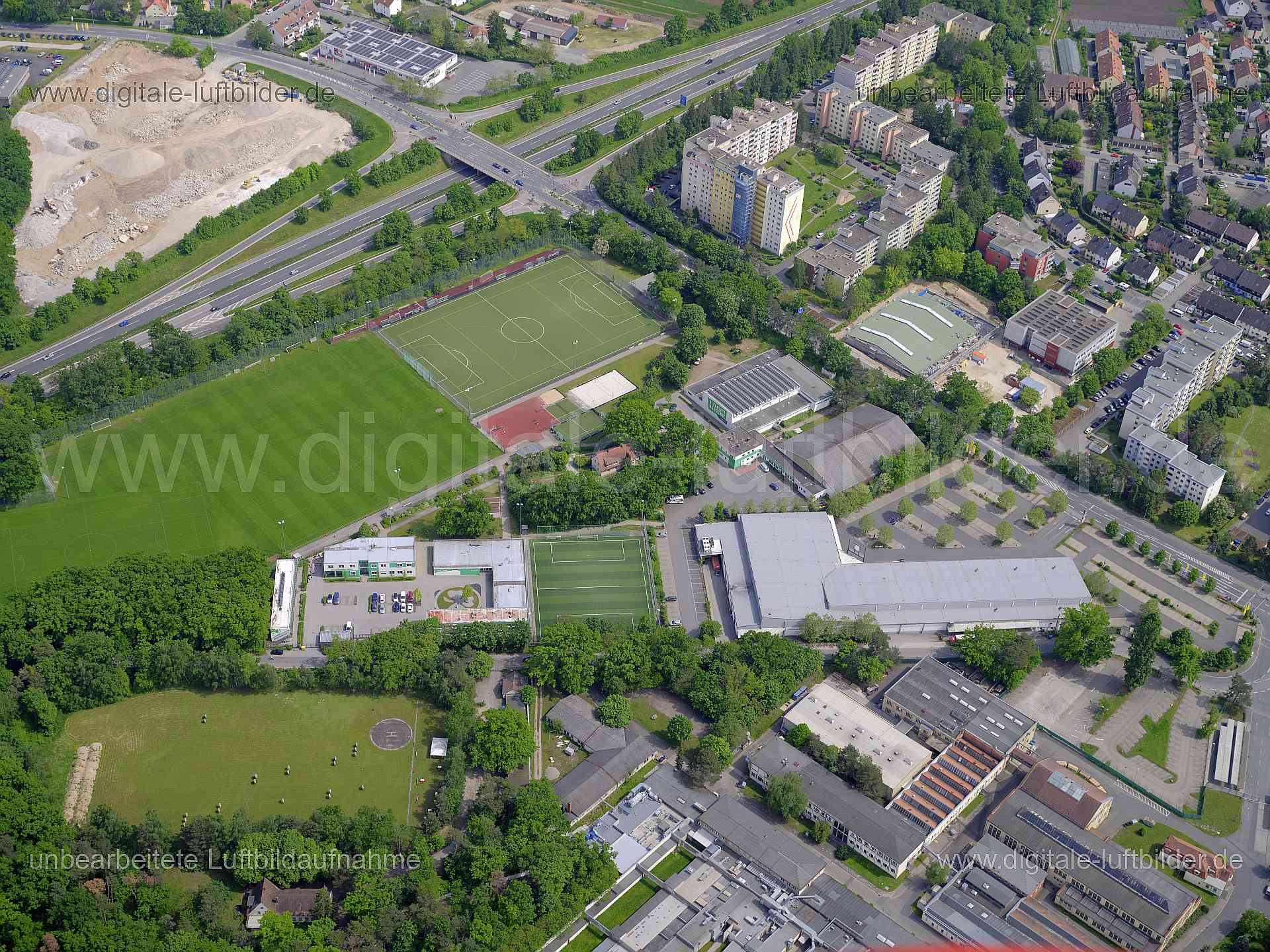 Luftbild - Sportzentrum Kleeblatt, Ort: Fürth, Tags: Sportzentrum Kleeblatt, Sport, Fussballplatz, Ronhof, , Fürth, Seeack...