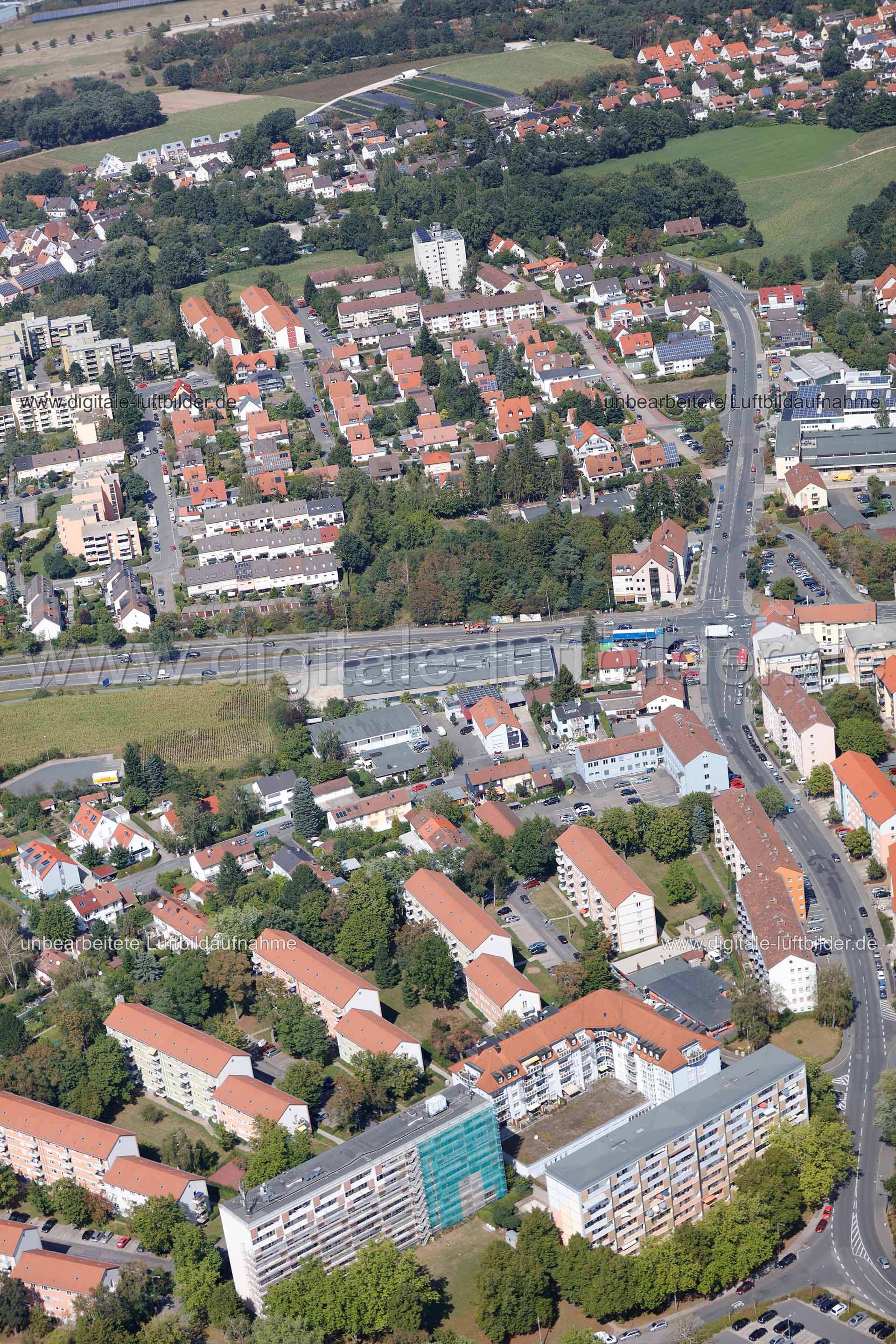 Titel: Würzburger Straße, Bildnummer: c157540, Ort / Stadt: Fürth, (Land)Kreis: kreisfreie Stadt Fürth, Regierungsbezirk: Mittelfranken, Bundesland: Bayern, Aufnahmedatum: 26.08.2015, Schlagwörter: Luftbild, Luftbilder, Luftbildfotografie, Luftaufnahme, Luftbildaufnahme, Luftfoto, Vogelperspektive, Vogelansicht, Deutschland, Schräg- und Senkrecht-Luftaufnahmen, Orthofotografie, Würzburger Straße, Hansastraße, Keplerstraße, Voltastraße, Cuxhavener Straße, Monat: August, Jahreszeit: Sommer, Tagesz