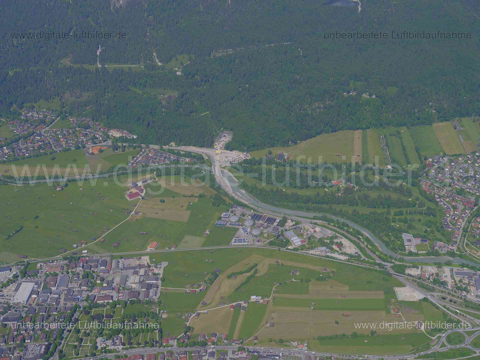 Luftbild - Garmisch-Partnkirchen, Ort: Garmisch-Partenkirchen, Tags: Klärwerk, Kläranlage, Golfplatz, Golfclub Werdenfels,...