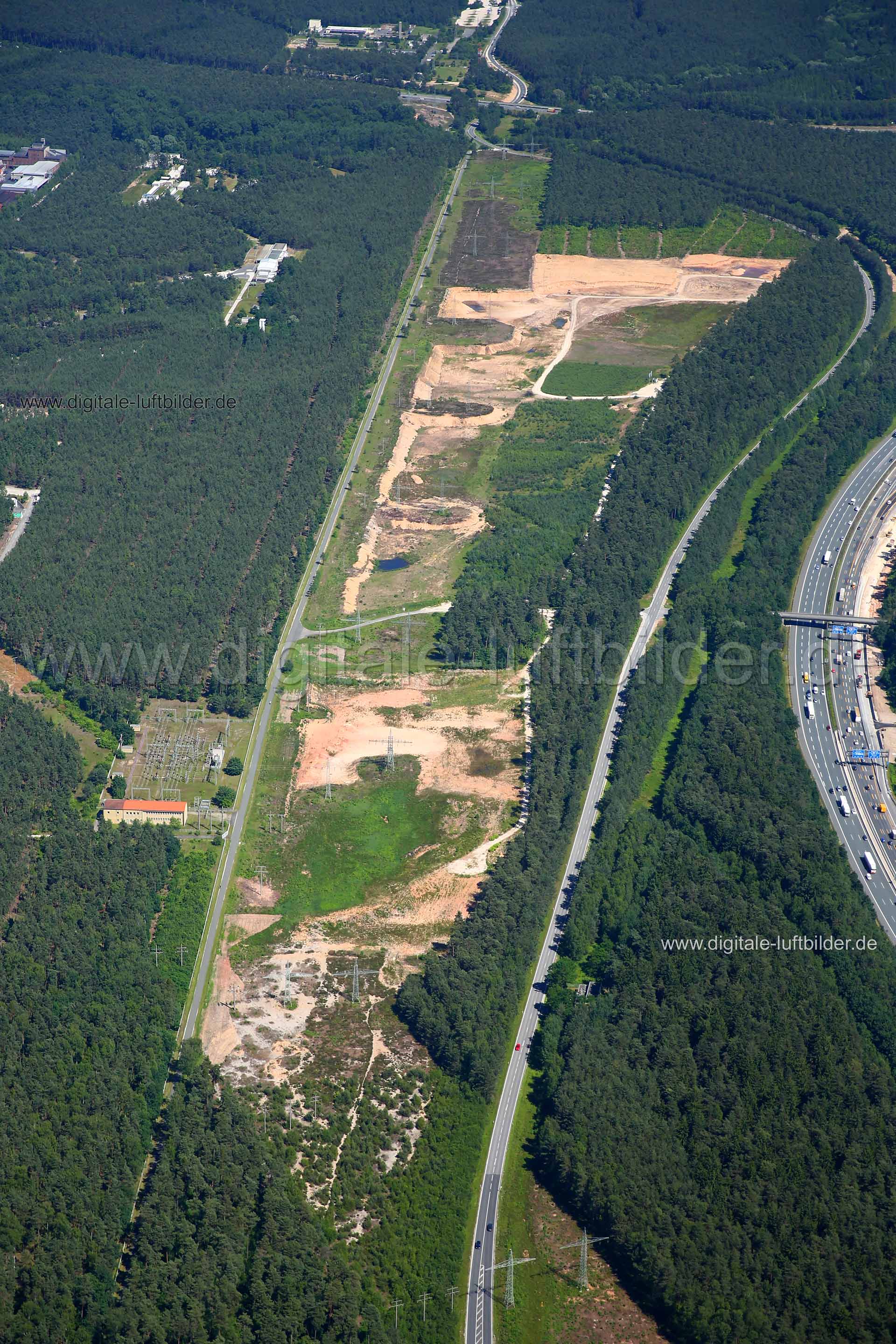 Titel: Sandgrube, Bildnummer: c223750, Ort / Stadt: Haimendorfer Forst, (Land)Kreis: Landkreis Nürnberger Land, Regierungsbezirk: Mittelfranken, Bundesland: Bayern, Aufnahmedatum: 23.06.2016, Schlagwörter: Luftbild, Luftbilder, Luftbildfotografie, Luftaufnahme, Luftbildaufnahme, Luftfoto, Vogelperspektive, Vogelansicht, Deutschland, Schräg- und Senkrecht-Luftaufnahmen, Orthofotografie, Sandgrube, Zapf KG, Autobahn A3, Röthenbach an der Pegnitz, Diepersdorfer Straße, Monat: Juni, Jahreszeit: Somm