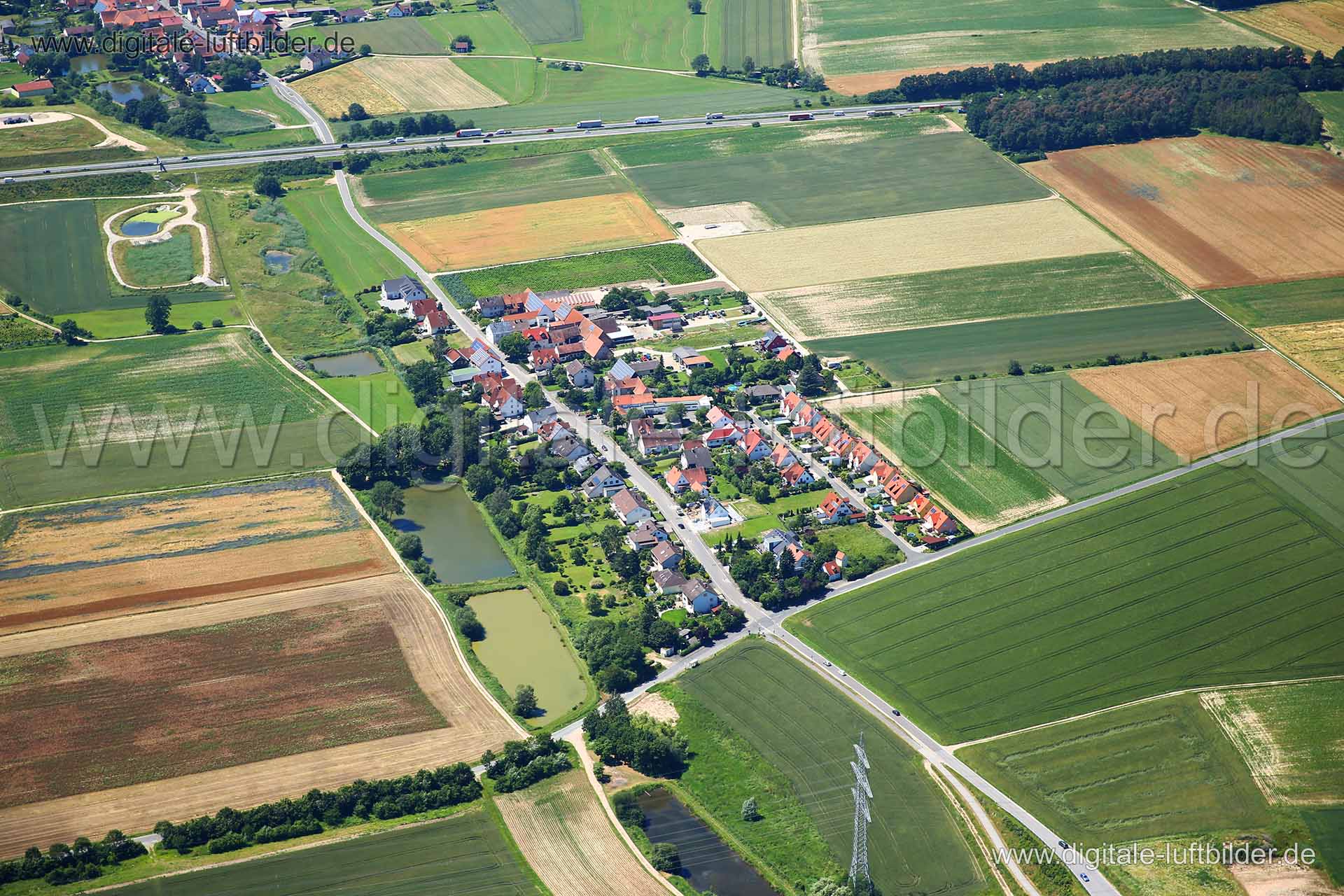 Titel: Häusling, Bildnummer: c220120, Ort / Stadt: Herzogenaurach, (Land)Kreis: Landkreis Erlangen-Höchstadt, Regierungsbezirk: Mittelfranken, Bundesland: Bayern, Aufnahmedatum: 23.06.2016, Schlagwörter: Luftbild, Luftbilder, Luftbildfotografie, Luftaufnahme, Luftbildaufnahme, Luftfoto, Vogelperspektive, Vogelansicht, Deutschland, Schräg- und Senkrecht-Luftaufnahmen, Orthofotografie, Häusling, Autobahn A3, Haundorfer Straße, Monat: Juni, Jahreszeit: Sommer, Tageszeit: Mittag / Nachmittag, Jahr: