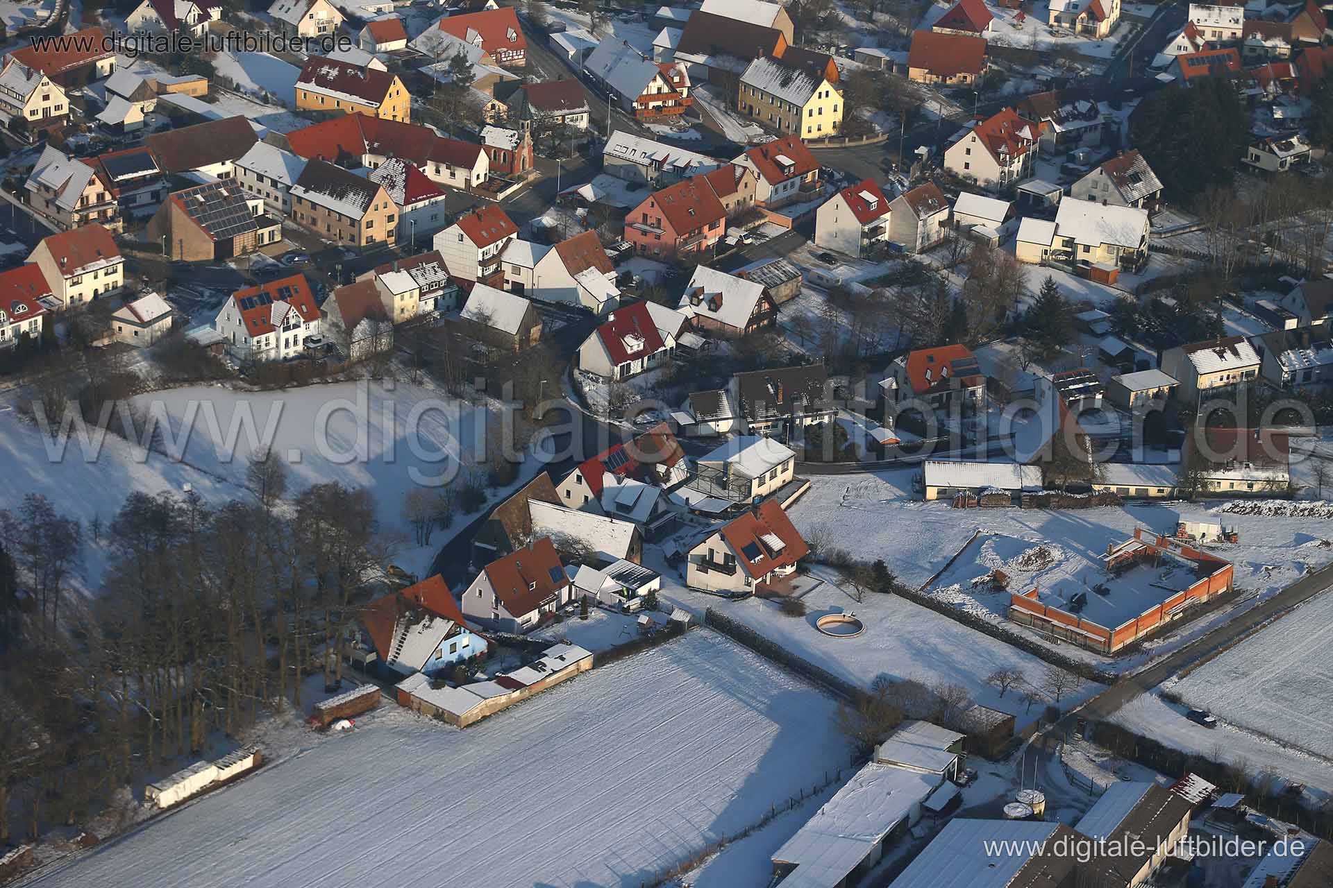 Titel: Herzogenaurach, Bildnummer: c209080, Ort / Stadt: Herzogenaurach, (Land)Kreis: Landkreis Erlangen-Höchstadt, Regierungsbezirk: Mittelfranken, Bundesland: Bayern, Aufnahmedatum: 22.01.2016, Schlagwörter: Luftbild, Luftbilder, Luftbildfotografie, Luftaufnahme, Luftbildaufnahme, Luftfoto, Vogelperspektive, Vogelansicht, Deutschland, Schräg- und Senkrecht-Luftaufnahmen, Orthofotografie, nähe Herzogenaurach, Herzogenaurach, Monat: Januar, Jahreszeit: Winter, Tageszeit: Mittag / Nachmittag, Jah