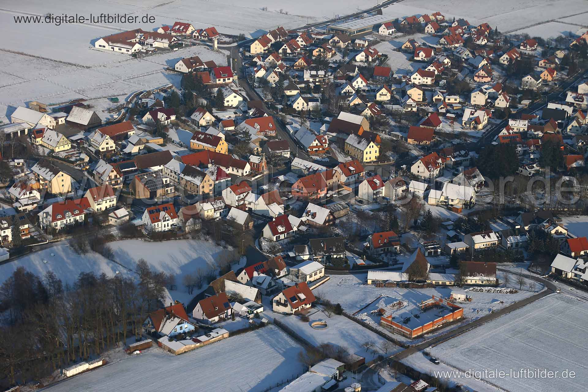 Titel: Herzogenaurach, Bildnummer: c209090, Ort / Stadt: Herzogenaurach, (Land)Kreis: Landkreis Erlangen-Höchstadt, Regierungsbezirk: Mittelfranken, Bundesland: Bayern, Aufnahmedatum: 22.01.2016, Schlagwörter: Luftbild, Luftbilder, Luftbildfotografie, Luftaufnahme, Luftbildaufnahme, Luftfoto, Vogelperspektive, Vogelansicht, Deutschland, Schräg- und Senkrecht-Luftaufnahmen, Orthofotografie, nähe Herzogenaurach, Herzogenaurach, Monat: Januar, Jahreszeit: Winter, Tageszeit: Mittag / Nachmittag, Jah