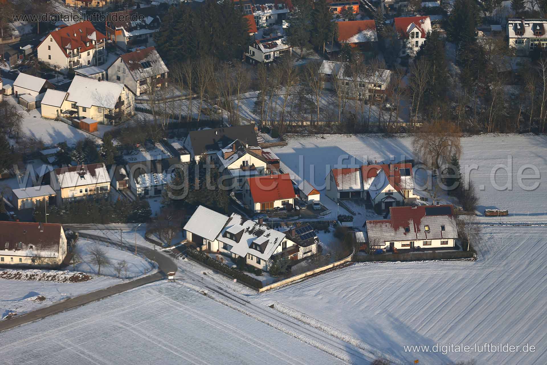 Titel: Herzogenaurach, Bildnummer: c209110, Ort / Stadt: Herzogenaurach, (Land)Kreis: Landkreis Erlangen-Höchstadt, Regierungsbezirk: Mittelfranken, Bundesland: Bayern, Aufnahmedatum: 22.01.2016, Schlagwörter: Luftbild, Luftbilder, Luftbildfotografie, Luftaufnahme, Luftbildaufnahme, Luftfoto, Vogelperspektive, Vogelansicht, Deutschland, Schräg- und Senkrecht-Luftaufnahmen, Orthofotografie, nähe Herzogenaurach, Herzogenaurach, Monat: Januar, Jahreszeit: Winter, Tageszeit: Mittag / Nachmittag, Jah