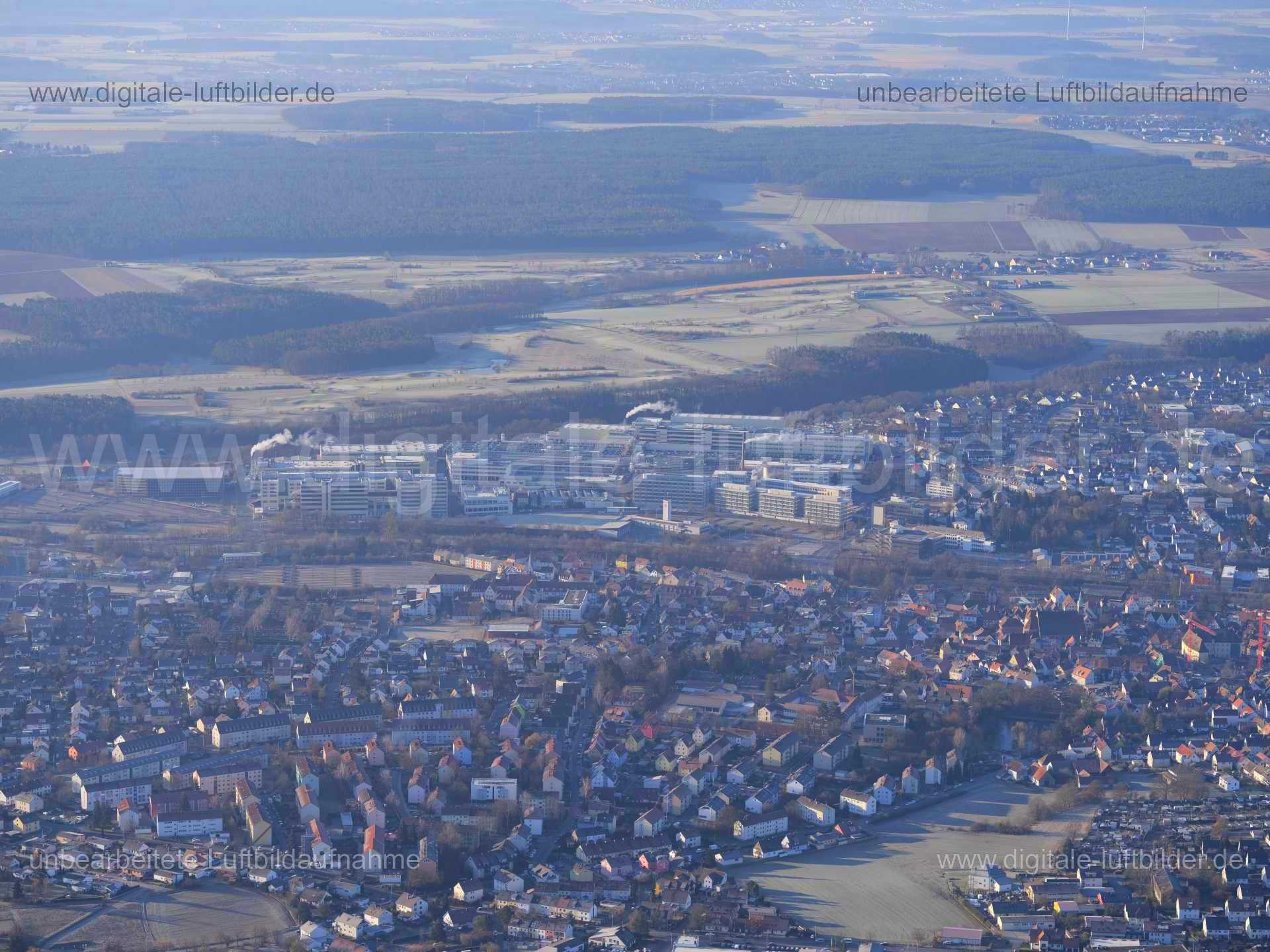 Titel: Herzogenaurach, Bildnummer: f410980, Ort / Stadt: Herzogenaurach, (Land)Kreis: Landkreis Erlangen-Höchstadt, Regierungsbezirk: Mittelfranken, Bundesland: Bayern, Aufnahmedatum: 07.03.2021, Schlagwörter: Luftbild, Luftbilder, Luftbildfotografie, Luftaufnahme, Luftbildaufnahme, Luftfoto, Vogelperspektive, Vogelansicht, Deutschland, Schräg- und Senkrecht-Luftaufnahmen, Orthofotografie, Früh, Sonnenaufgang, Morgenröte, Schaeffler AG, Schäffler, Stammwerk, Produktionshallen, Gewerbeimmobilien,