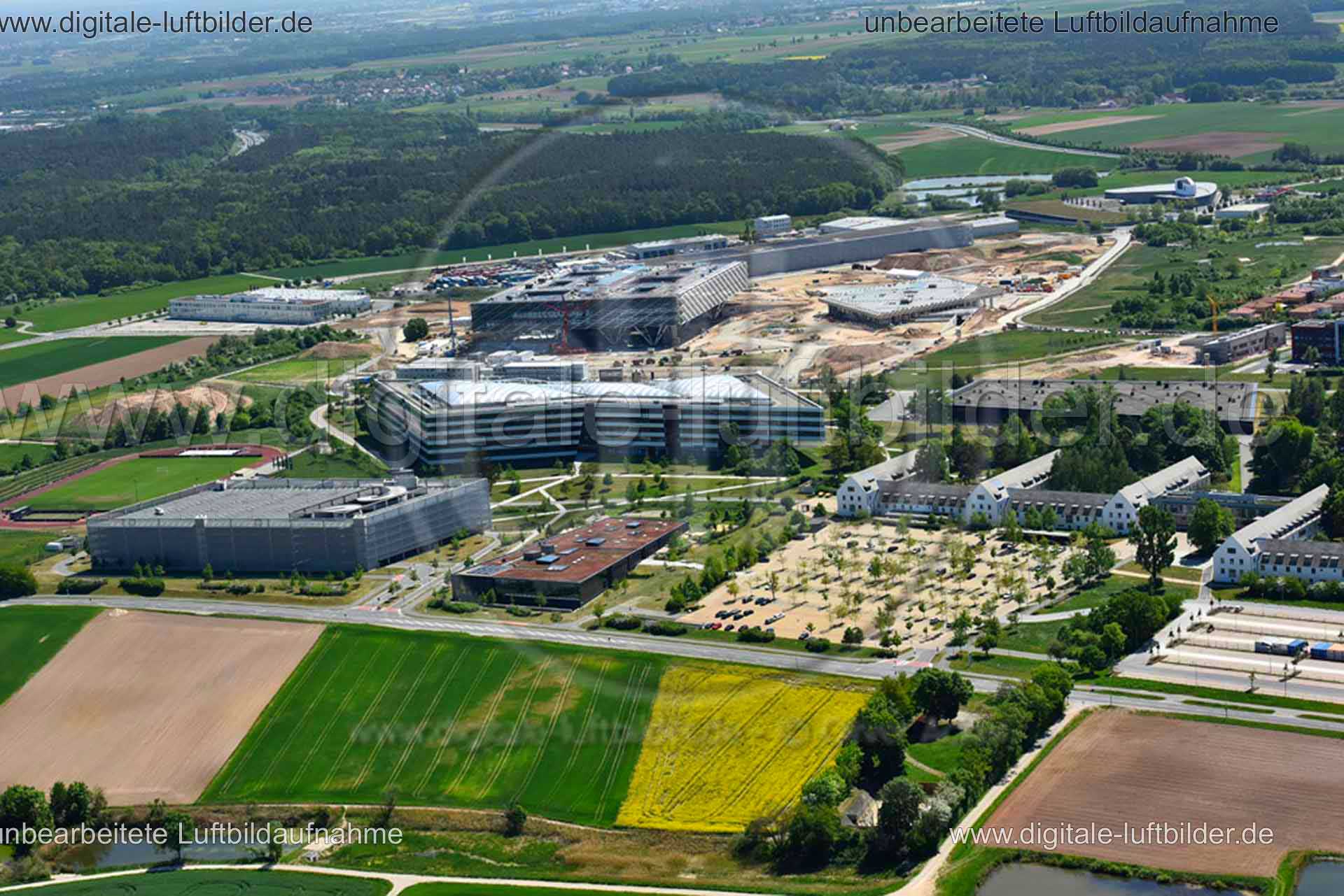 Titel: Herzogenaurach, Bildnummer: n260020, Ort / Stadt: Herzogenaurach, (Land)Kreis: Landkreis Erlangen-Höchstadt, Regierungsbezirk: Mittelfranken, Bundesland: Bayern, Aufnahmedatum: 06.05.2018, Schlagwörter: Luftbild, Luftbilder, Luftbildfotografie, Luftaufnahme, Luftbildaufnahme, Luftfoto, Vogelperspektive, Vogelansicht, Deutschland, Schräg- und Senkrecht-Luftaufnahmen, Orthofotografie, 91074, Olympiaring, Zum Flughafen, Herzo Base, Adi-Dassler-Straße, Pierre-de-Coubertin-Straße, Flugplatz, G