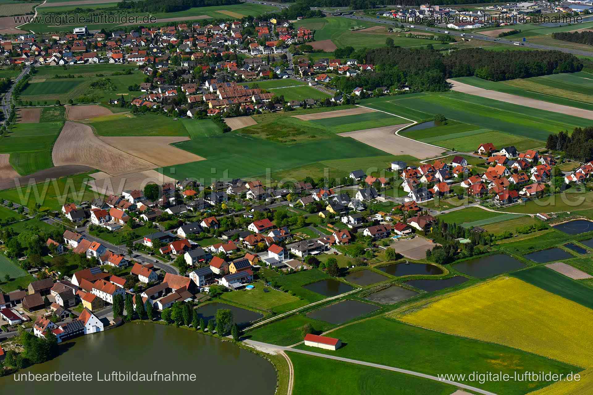 Titel: Untermembach, Bildnummer: n269350, Ort / Stadt: Heßdorf, (Land)Kreis: Landkreis Erlangen-Höchstadt, Regierungsbezirk: Mittelfranken, Bundesland: Bayern, Aufnahmedatum: 06.05.2018, Schlagwörter: Luftbild, Luftbilder, Luftbildfotografie, Luftaufnahme, Luftbildaufnahme, Luftfoto, Vogelperspektive, Vogelansicht, Deutschland, Schräg- und Senkrecht-Luftaufnahmen, Orthofotografie, Untermembach, Monat: Mai, Jahreszeit: Sommer, Tageszeit: Mittag / Nachmittag, Jahr: 2018, Flug ID: 20180506, Bildsta