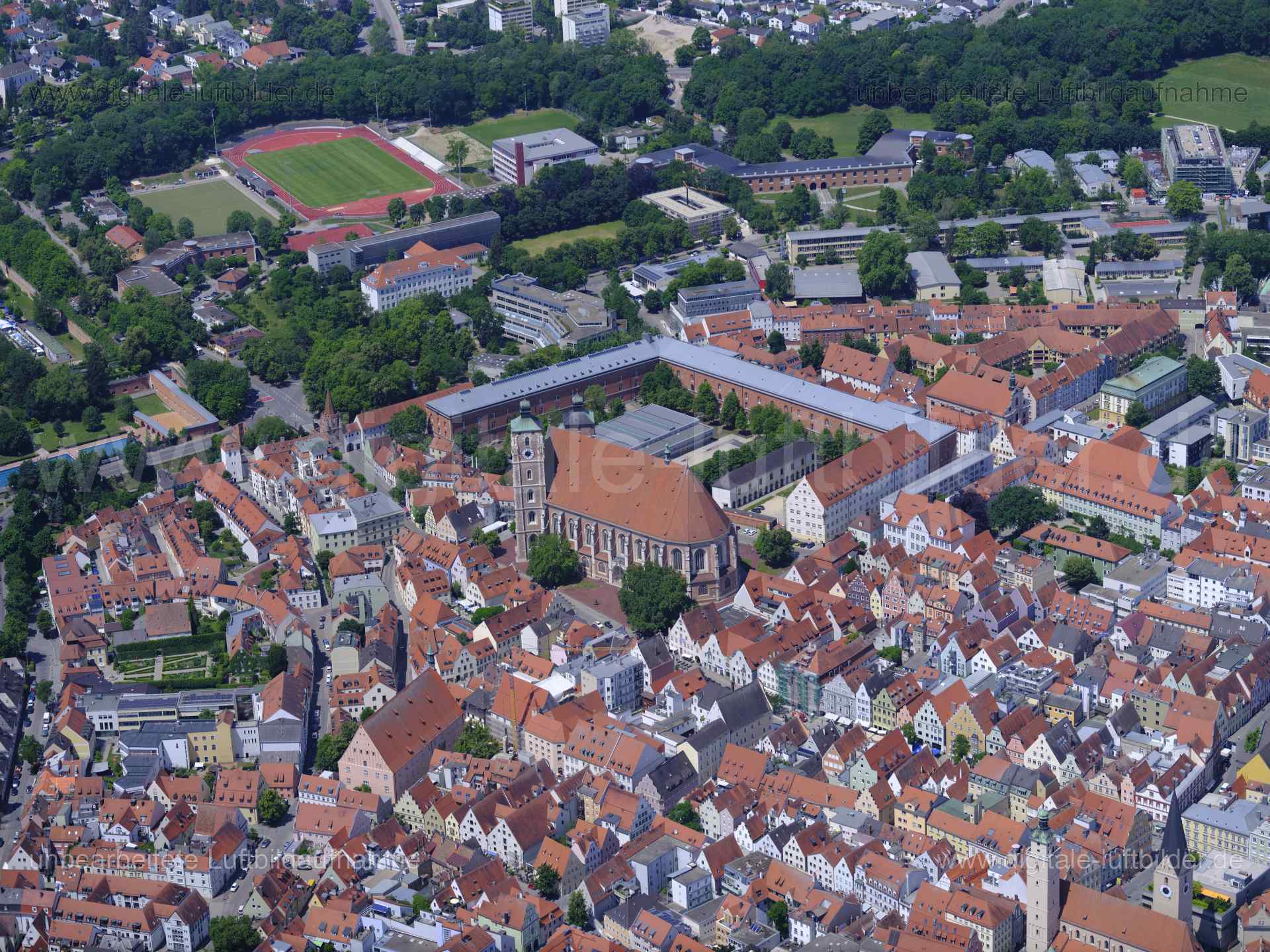 Titel: Liebfrauenmünster, Bildnummer: f483840, Ort / Stadt: Ingolstadt, (Land)Kreis: kreisfreie Stadt Ingolstadt, Regierungsbezirk: Oberbayern, Bundesland: Bayern, Aufnahmedatum: 14.06.2022, Schlagwörter: Luftbild, Luftbilder, Luftbildfotografie, Luftaufnahme, Luftbildaufnahme, Luftfoto, Luftbildarchiv, Luftbildsuche, Vogelperspektive, Vogelansicht, Deutschland, , Liebfrauenmünster, Kirche, Altstadt, Jahnstraße, Konviktstraße, Monat: Juni, Jahreszeit: Sommer, Tageszeit: Vormittag / Mittag, Jahr: