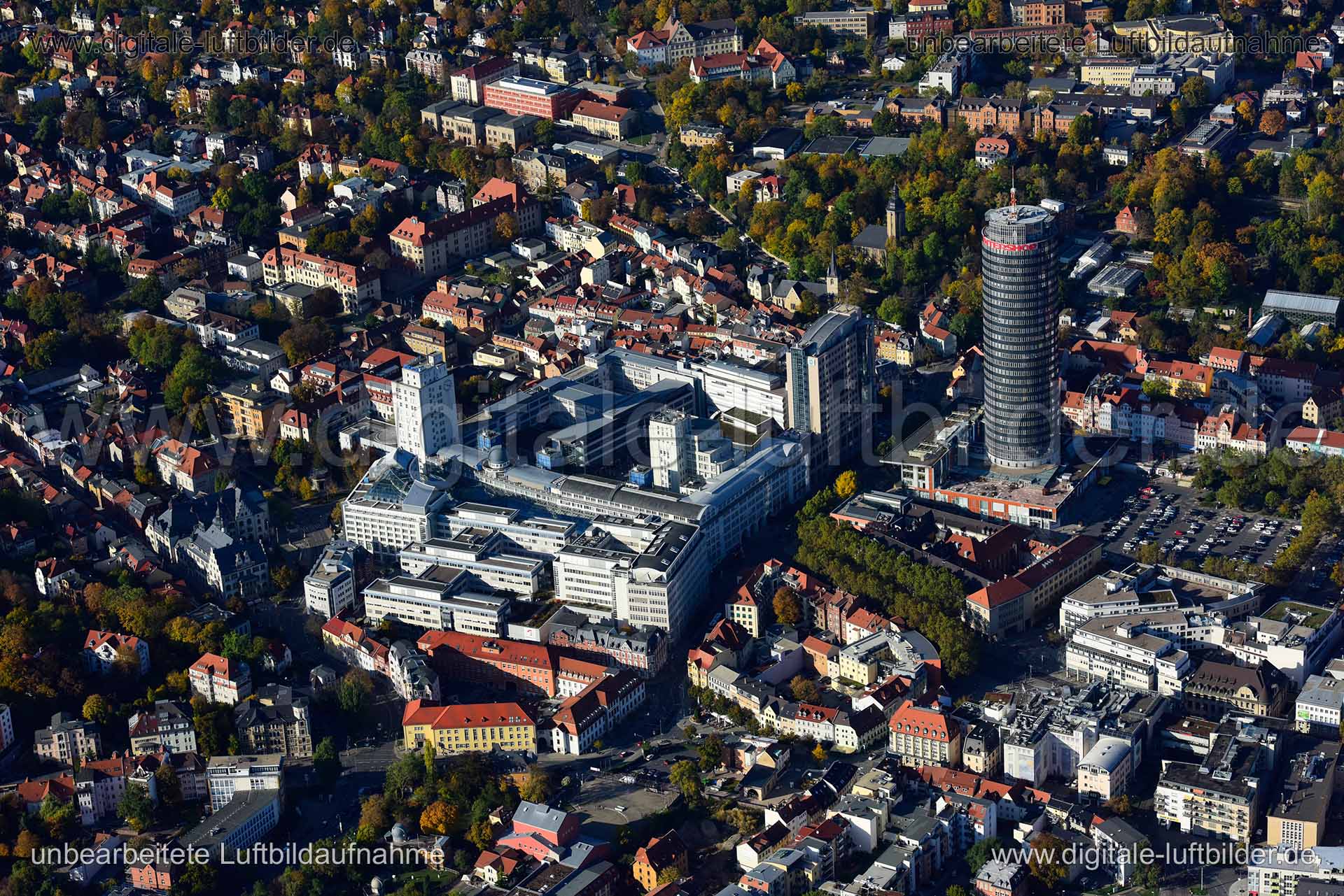 Titel: Jena, Bildnummer: n355660, Ort / Stadt: Jena, (Land)Kreis: kreisfreie Stadt Jena, Regierungsbezirk: Thüringen, Bundesland: Thüringen, Aufnahmedatum: 14.10.2019, Schlagwörter: Luftbild, Luftbilder, Luftbildfotografie, Luftaufnahme, Luftbildaufnahme, Luftfoto, Vogelperspektive, Vogelansicht, Deutschland, Schräg- und Senkrecht-Luftaufnahmen, Orthofotografie, JenTower, Intershop, Stadtzentrum, Gewerbeflächen & Gewerbeimmobilien, Jena, Monat: Oktober, Jahreszeit: Herbst, Tageszeit: Mittag / Na