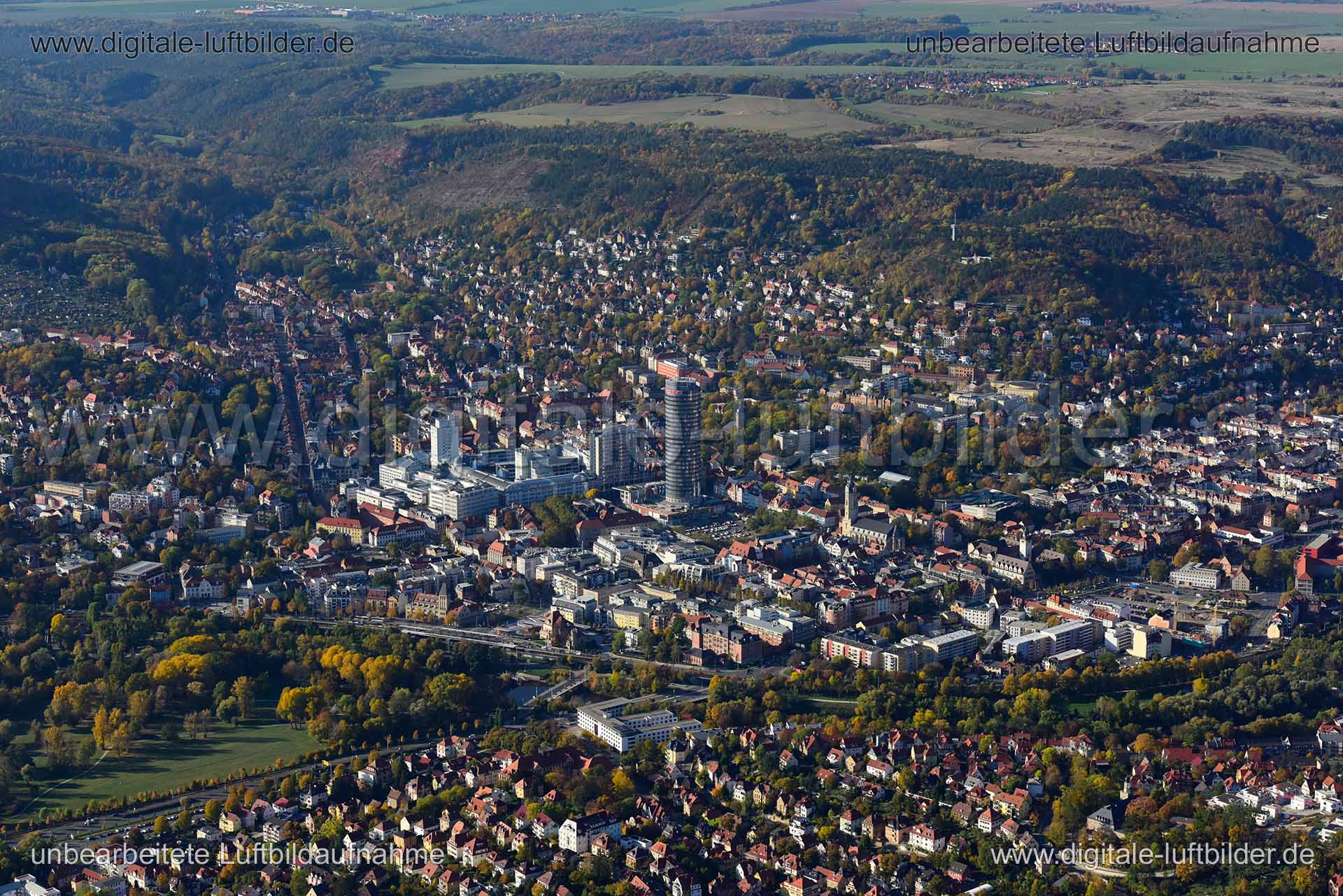 Titel: Jena, Bildnummer: n355850, Ort / Stadt: Jena, (Land)Kreis: kreisfreie Stadt Jena, Regierungsbezirk: Thüringen, Bundesland: Thüringen, Aufnahmedatum: 14.10.2019, Schlagwörter: Luftbild, Luftbilder, Luftbildfotografie, Luftaufnahme, Luftbildaufnahme, Luftfoto, Vogelperspektive, Vogelansicht, Deutschland, Schräg- und Senkrecht-Luftaufnahmen, Orthofotografie, Jena, Monat: Oktober, Jahreszeit: Herbst, Tageszeit: Mittag / Nachmittag, Jahr: 2019, Flug ID: 20191014, Bildstatus: unbearbeitetes Roh