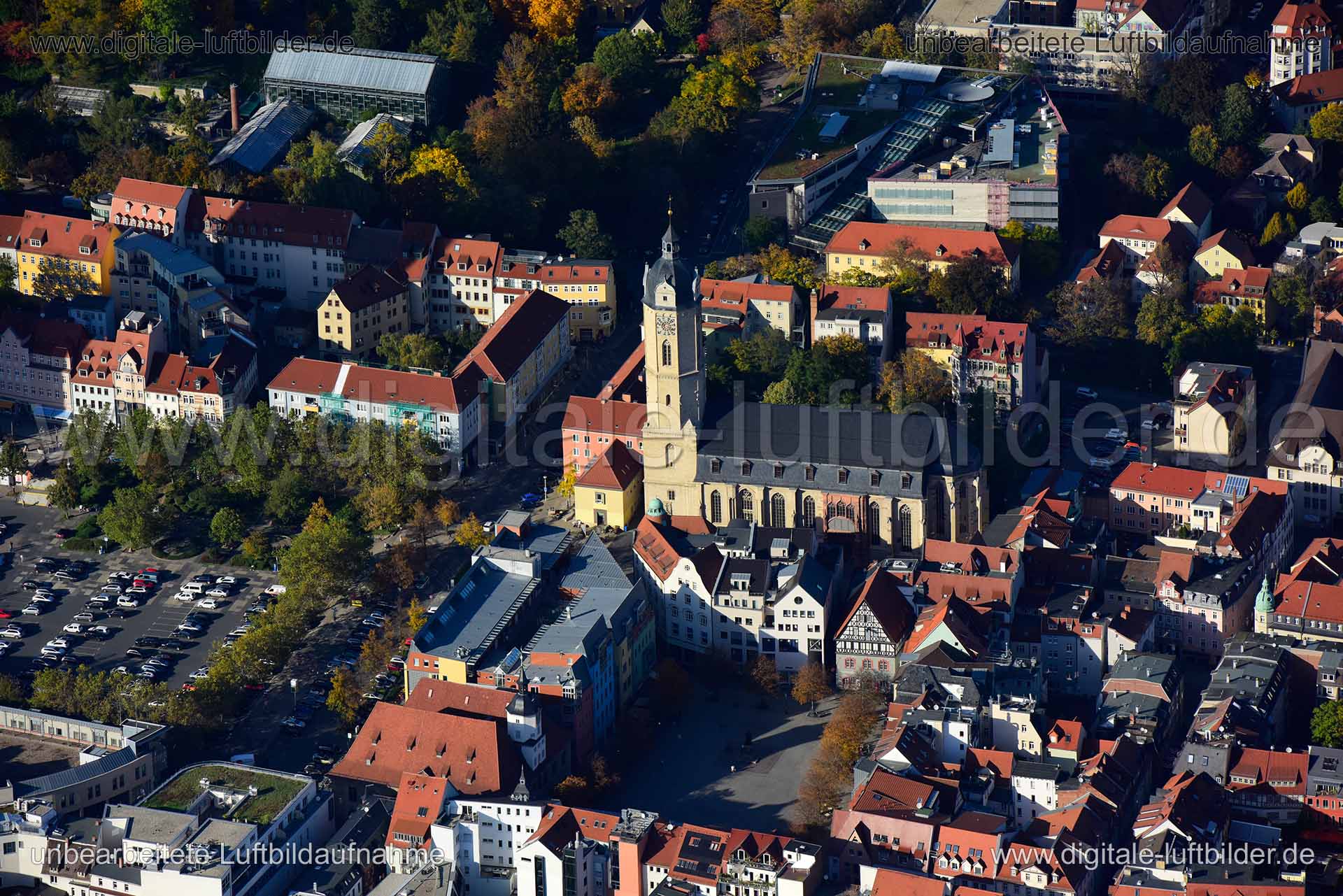 Titel: Stadtkirche St. Michael, Bildnummer: n355650, Ort / Stadt: Jena, (Land)Kreis: kreisfreie Stadt Jena, Regierungsbezirk: Thüringen, Bundesland: Thüringen, Aufnahmedatum: 14.10.2019, Schlagwörter: Luftbild, Luftbilder, Luftbildfotografie, Luftaufnahme, Luftbildaufnahme, Luftfoto, Vogelperspektive, Vogelansicht, Deutschland, Schräg- und Senkrecht-Luftaufnahmen, Orthofotografie, Stadtkirche St. Michael, Kirche, Monat: Oktober, Jahreszeit: Herbst, Tageszeit: Mittag / Nachmittag, Jahr: 2019, Flu