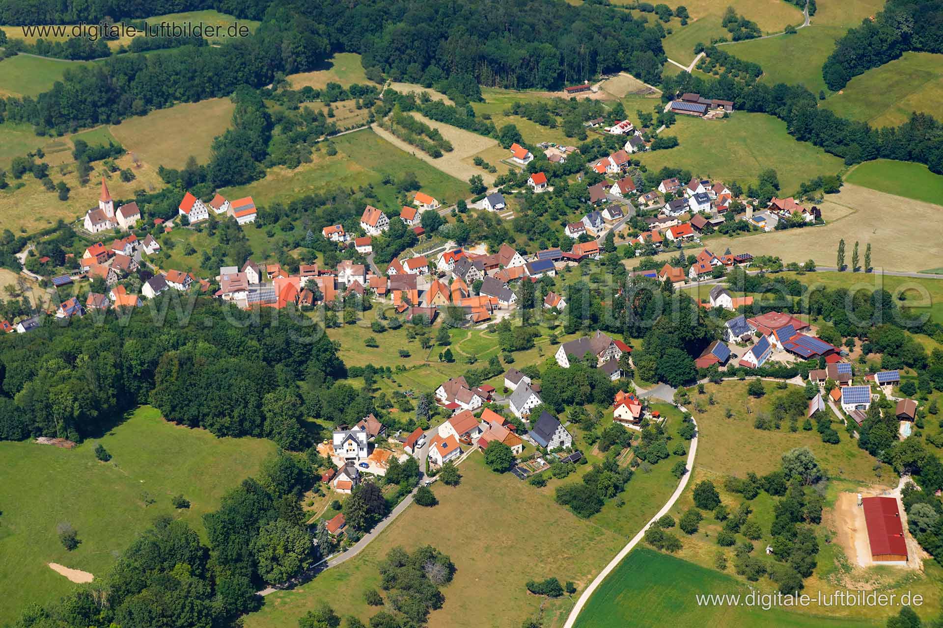 Titel: Oberkrumbach, Bildnummer: c313840, Ort / Stadt: Kirchensittenbach, (Land)Kreis: Landkreis Nürnberger Land, Regierungsbezirk: Mittelfranken, Bundesland: Bayern, Aufnahmedatum: 26.06.2019, Schlagwörter: Luftbild, Luftbilder, Luftbildfotografie, Luftaufnahme, Luftbildaufnahme, Luftfoto, Vogelperspektive, Vogelansicht, Deutschland, Schräg- und Senkrecht-Luftaufnahmen, Orthofotografie, 91241, Kirchsittenbach, Oberkrumbach, Monat: Juni, Jahreszeit: Sommer, Tageszeit: Mittag / Nachmittag, Jahr: