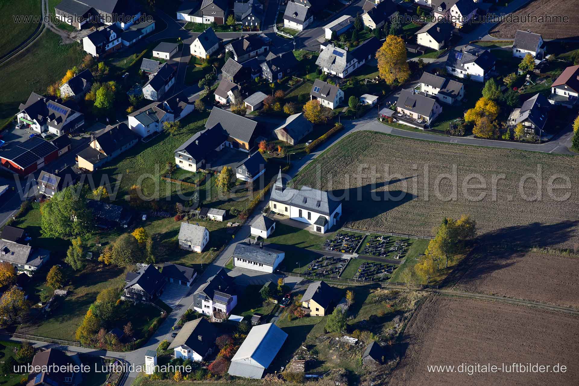 Titel: Kehlbach, Bildnummer: n356700, Ort / Stadt: Kronach, (Land)Kreis: Landkreis Kronach, Regierungsbezirk: Oberfranken, Bundesland: Bayern, Aufnahmedatum: 14.10.2019, Schlagwörter: Luftbild, Luftbilder, Luftbildfotografie, Luftaufnahme, Luftbildaufnahme, Luftfoto, Vogelperspektive, Vogelansicht, Deutschland, Schräg- und Senkrecht-Luftaufnahmen, Orthofotografie, Kehlbach, Monat: Oktober, Jahreszeit: Herbst, Tageszeit: Mittag / Nachmittag, Jahr: 2019, Flug ID: 20191014, Bildstatus: unbearbeitet