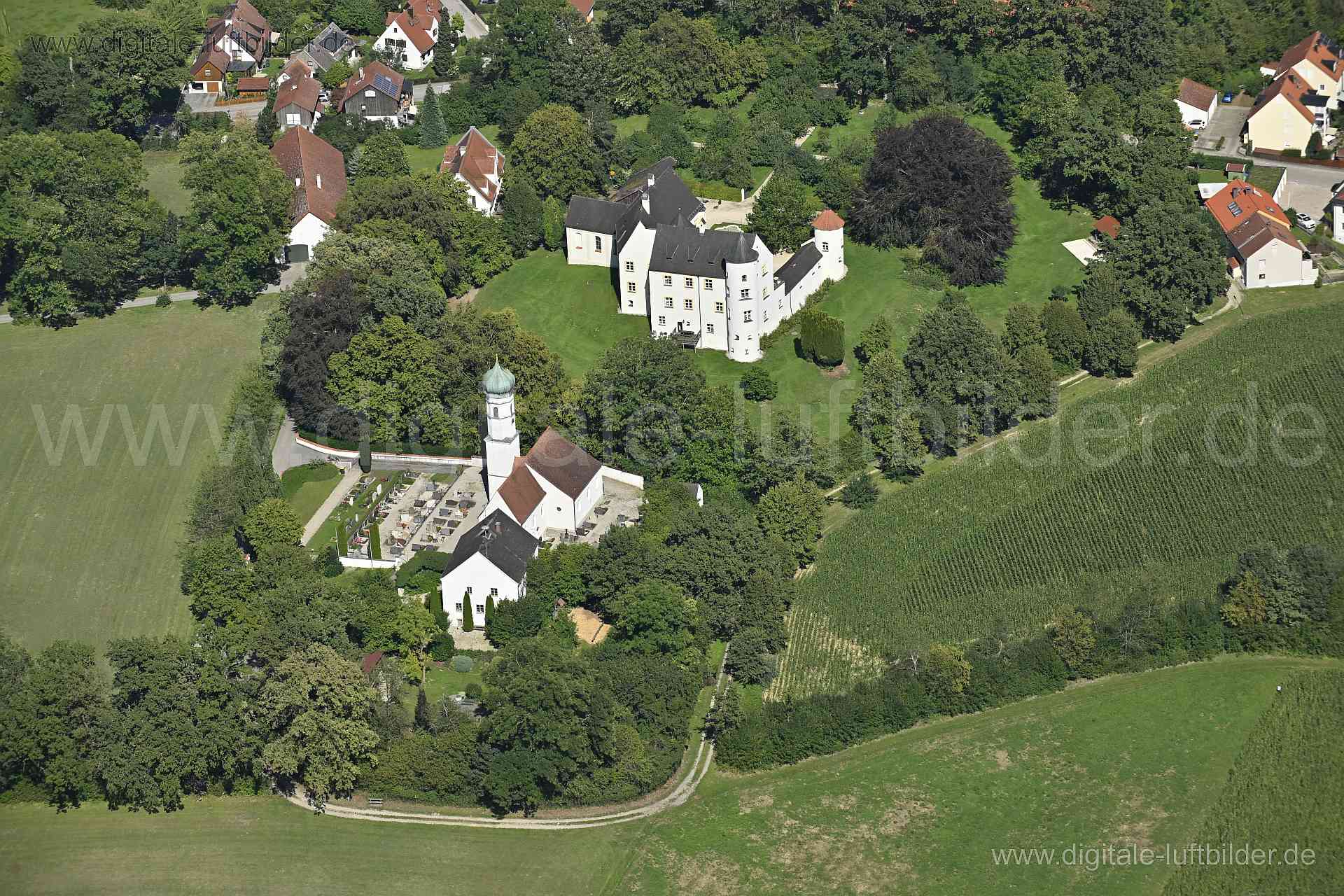 Titel: Schloss Lauterbach, Bildnummer: n514600, Ort / Stadt: Lauterbach, (Land)Kreis: Landkreis Dachau, Regierungsbezirk: Oberbayern, Bundesland: Bayern, Aufnahmedatum: 11.08.2023, Schlagwörter: Deutschland, , Schloss Lauterbach, Kirche, Burgen & Schlösser, Monat: August, Jahreszeit: Sommer, Tageszeit: Vormittag / Mittag, Jahr: 2023, Flug ID: 20230811, Bildstatus: unbearbeitetes Rohbild, Bildabmessung: 8256 x 5504 Pixel, Fotograf & Copyright: Oliver Acker
