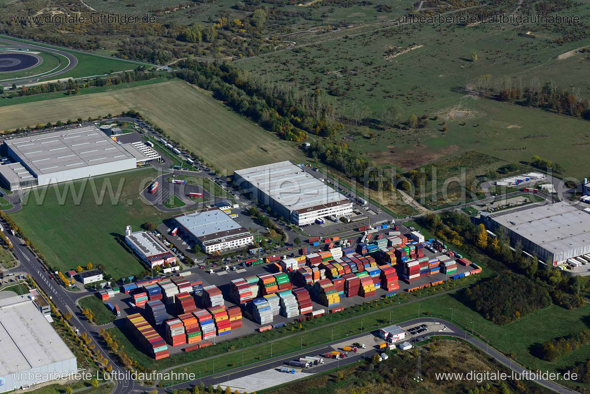Titel: Containerbahnhof, Bildnummer: n352480, Ort / Stadt: Leipzig, (Land)Kreis: kreisfreie Stadt Leipzig, Regierungsbezirk: Sachsen, Bundesland: Sachsen, Aufnahmedatum: 14.10.2019, Schlagwörter: Luftbild, Luftbilder, Luftbildfotografie, Luftaufnahme, Luftbildaufnahme, Luftfoto, Vogelperspektive, Vogelansicht, Deutschland, Schräg- und Senkrecht-Luftaufnahmen, Orthofotografie, Containerbahnhof, Güterverkehr, Güter, Container, Gewerbeflächen & Gewerbeimmobilien, Monat: Oktober, Jahreszeit: Herbst,