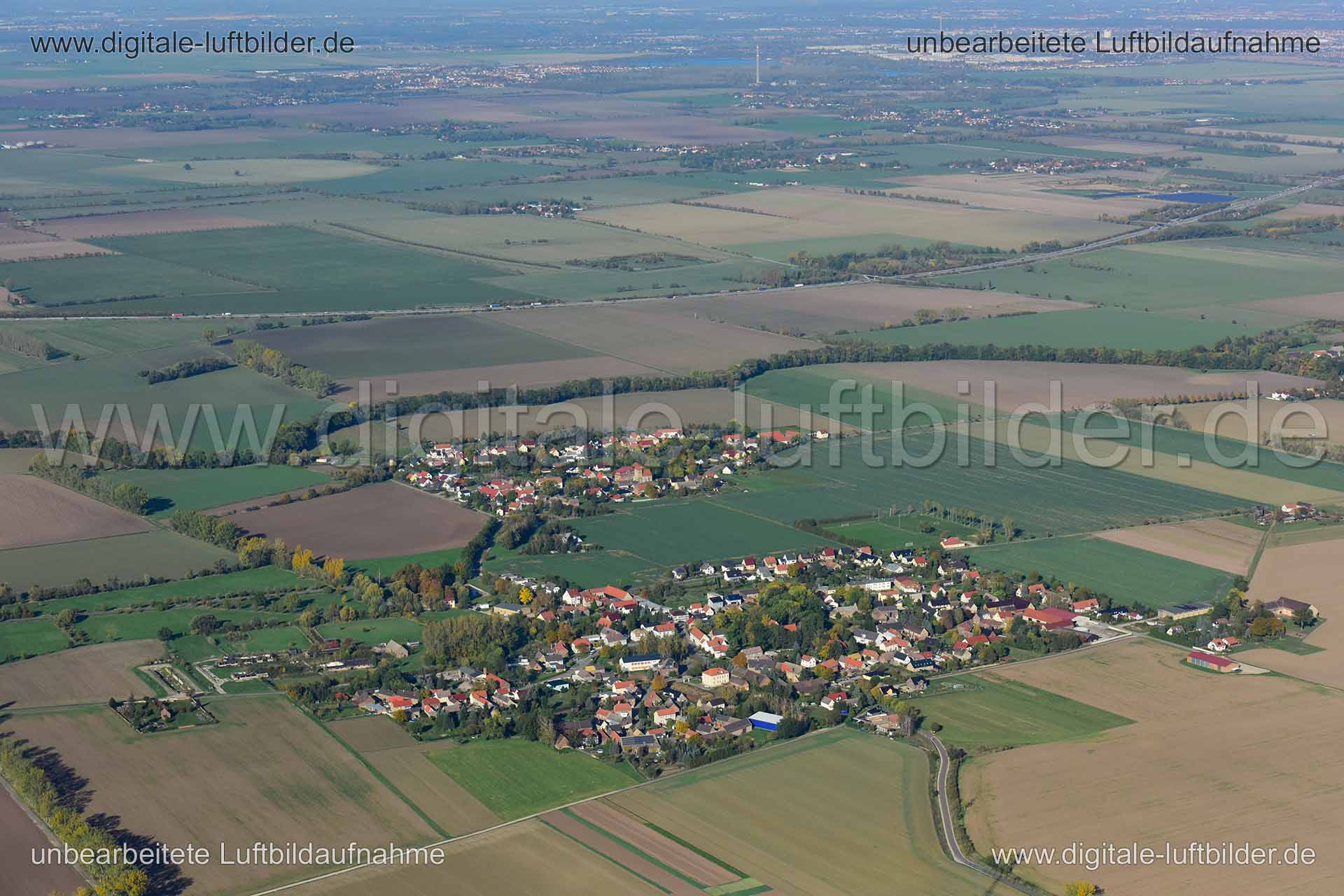 Titel: Lützen-Grossgörschen, Bildnummer: n354950, Ort / Stadt: Leipzig, (Land)Kreis: kreisfreie Stadt Leipzig, Regierungsbezirk: Sachsen, Bundesland: Sachsen, Aufnahmedatum: 14.10.2019, Schlagwörter: Luftbild, Luftbilder, Luftbildfotografie, Luftaufnahme, Luftbildaufnahme, Luftfoto, Vogelperspektive, Vogelansicht, Deutschland, Schräg- und Senkrecht-Luftaufnahmen, Orthofotografie, Dorf, Lützen-Grossgörschen, Monat: Oktober, Jahreszeit: Herbst, Tageszeit: Mittag / Nachmittag, Jahr: 2019, Flug ID:
