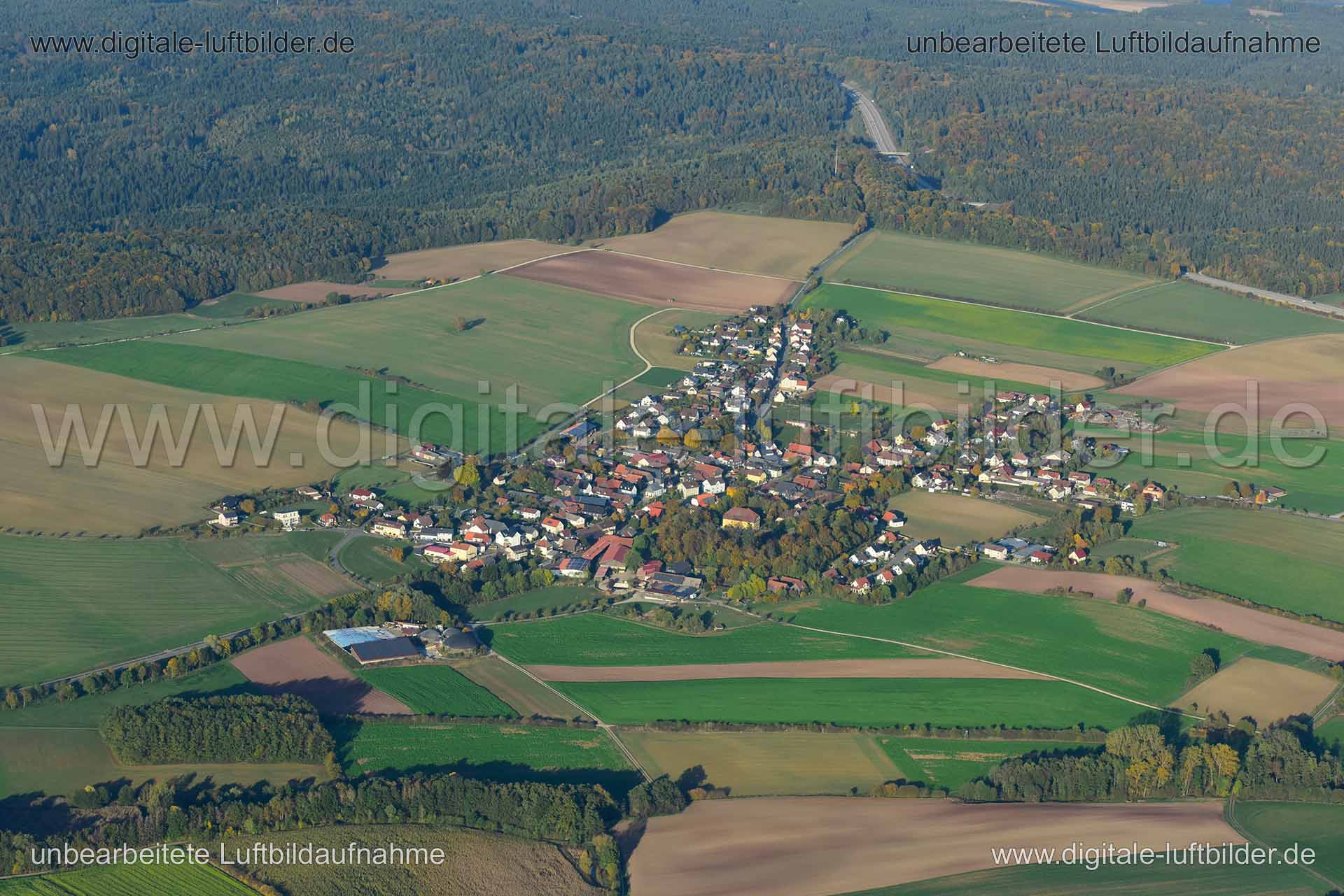 Titel: Buch am Forst, Bildnummer: n357320, Ort / Stadt: Lichtenfels, (Land)Kreis: Landkreis Lichtenfels, Regierungsbezirk: Oberfranken, Bundesland: Bayern, Aufnahmedatum: 14.10.2019, Schlagwörter: Luftbild, Luftbilder, Luftbildfotografie, Luftaufnahme, Luftbildaufnahme, Luftfoto, Vogelperspektive, Vogelansicht, Deutschland, Schräg- und Senkrecht-Luftaufnahmen, Orthofotografie, Buch am Forst (Lichtenfels), Dorf, Buch am Forst, Monat: Oktober, Jahreszeit: Herbst, Tageszeit: Mittag / Nachmittag, Ja