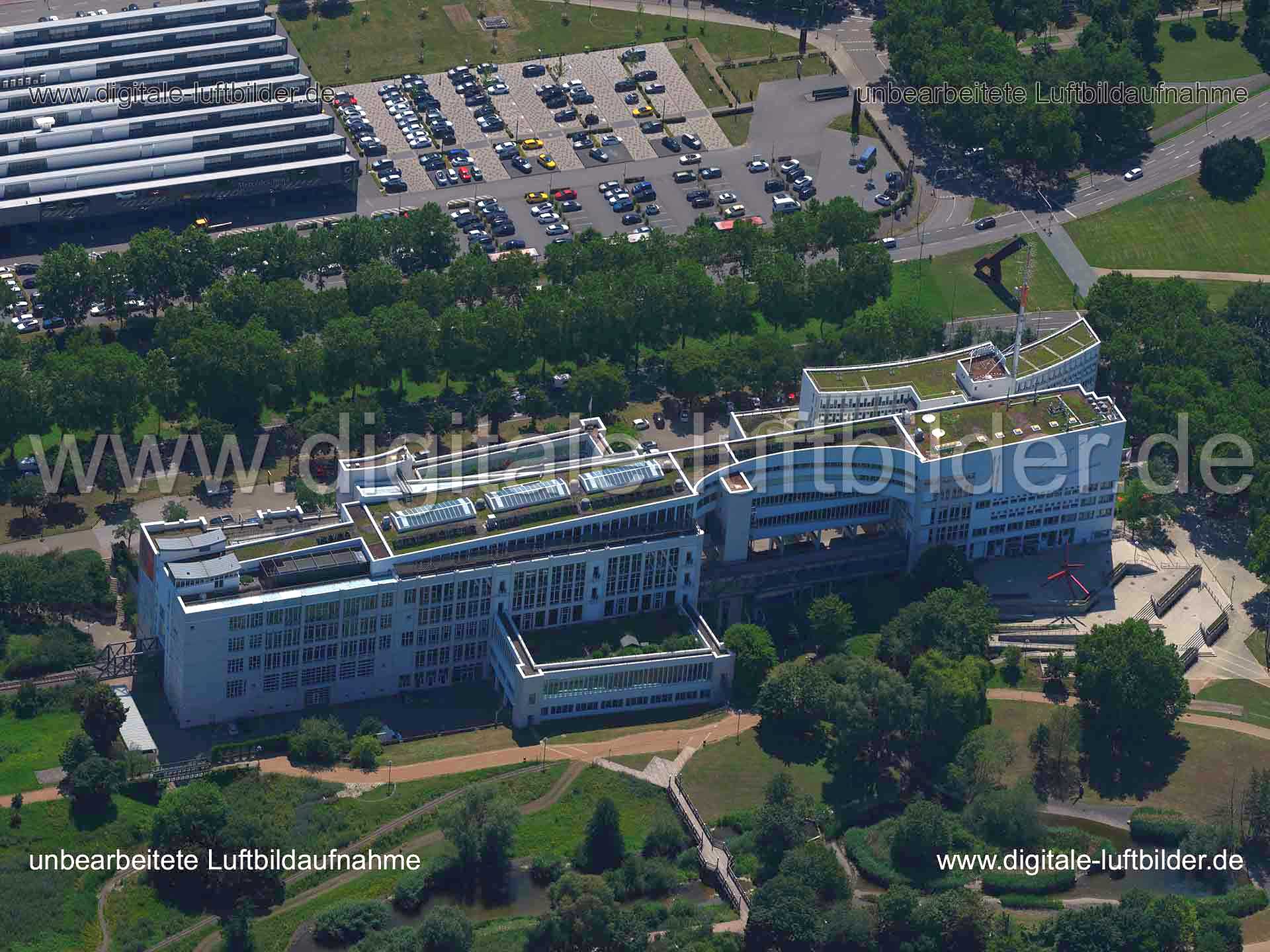 Titel: Mannheim, Bildnummer: f376430, Ort / Stadt: Mannheim, (Land)Kreis: kreisfreie Stadt Mannheim, Regierungsbezirk: Karlsruhe, Bundesland: Baden-Württemberg, Aufnahmedatum: 24.06.2020, Schlagwörter: Luftbild, Luftbilder, Luftbildfotografie, Luftaufnahme, Luftbildaufnahme, Luftfoto, Vogelperspektive, Vogelansicht, Deutschland, Schräg- und Senkrecht-Luftaufnahmen, Orthofotografie, Mannheim, Monat: Juni, Jahreszeit: Sommer, Tageszeit: Mittag / Nachmittag, Jahr: 2020, Flug ID: 20200624, Bildstatu