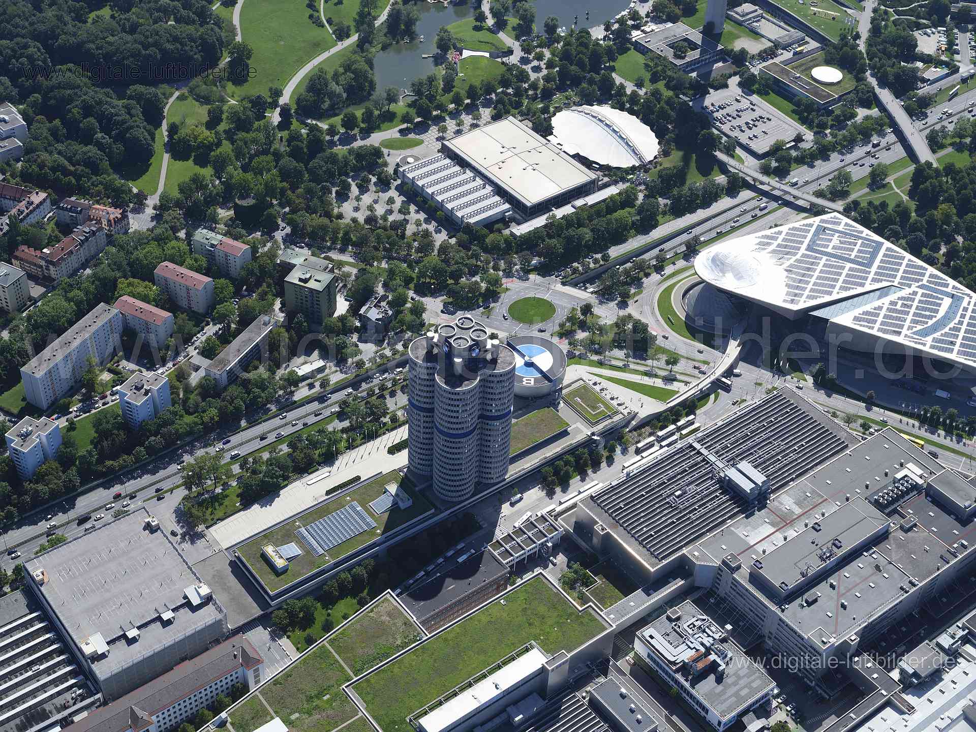 Titel: BMW München, Bildnummer: f513410, Ort / Stadt: München, (Land)Kreis: kreisfreie Stadt München, Regierungsbezirk: Oberbayern, Bundesland: Bayern, Aufnahmedatum: 11.08.2023, Schlagwörter: Deutschland, , BMW, BMW Museum, Petuelring, Georg-Brauchle-Ring, Lechenauer Straße, Monat: August, Jahreszeit: Sommer, Tageszeit: Vormittag / Mittag, Jahr: 2023, Flug ID: 20230811, Bildstatus: unbearbeitetes Rohbild, Bildabmessung: 11648 x 8736 Pixel, Fotograf & Copyright: Oliver Acker