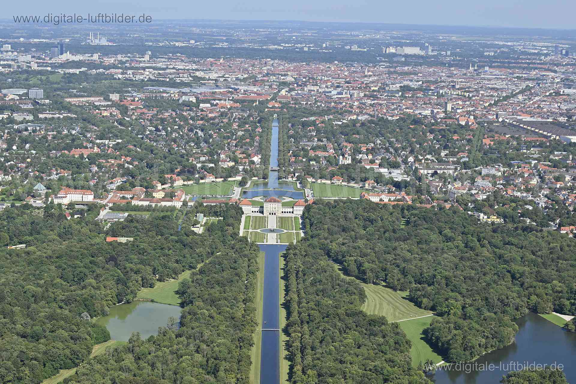 Titel: Nymphenburg, Bildnummer: n514480, Ort / Stadt: München, (Land)Kreis: kreisfreie Stadt München, Regierungsbezirk: Oberbayern, Bundesland: Bayern, Aufnahmedatum: 11.08.2023, Schlagwörter: Deutschland, , Nymphenburg, Gartenanlage, Barockgarten, Monat: August, Jahreszeit: Sommer, Tageszeit: Vormittag / Mittag, Jahr: 2023, Flug ID: 20230811, Bildstatus: unbearbeitetes Rohbild, Bildabmessung: 8256 x 5504 Pixel, Fotograf & Copyright: Oliver Acker